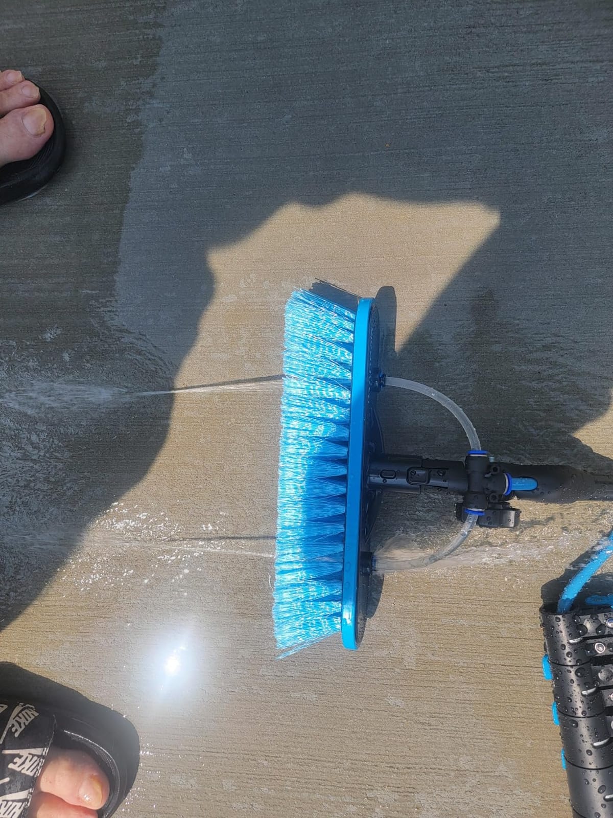 IGADPole 24 FT Water-Fed Washing Kit with Soap-Dispenser, Brush, 10″ Squeegee & Cobweb Duster for Windows, Gutters, Solar Panels & Exterior Walls customer photo 2