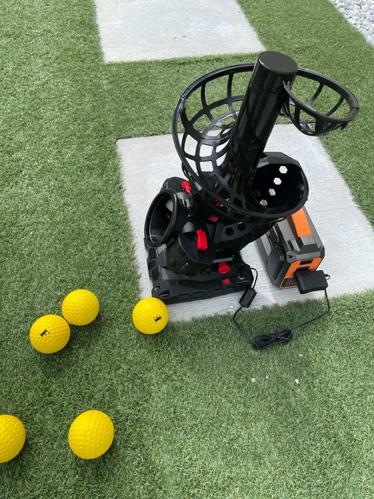 Furlihong 3801BH Upgraded Electronic Baseball Pitching Machine for Beginner customer photo 1
