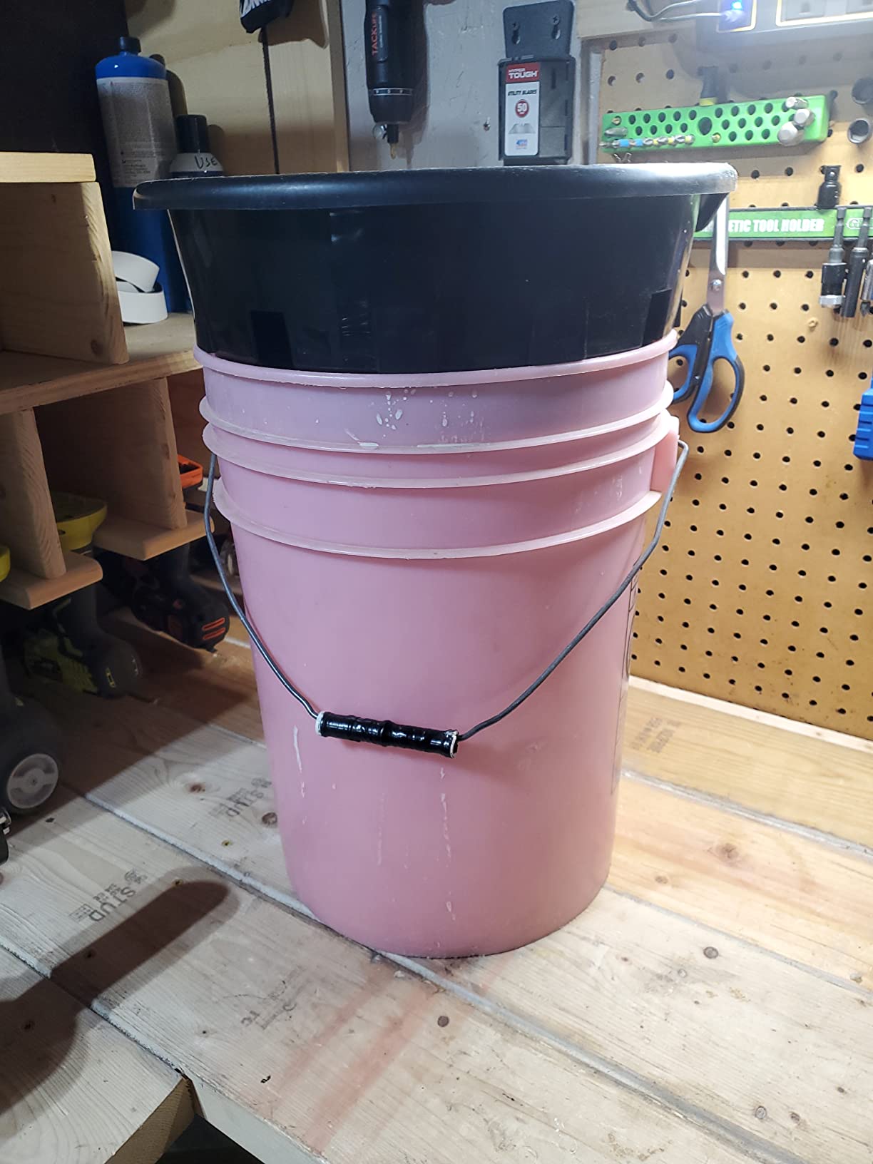 Big RED AXH-PPW5GR Torin 5 Gallon Capacity Portable Plastic Automotive Parts Washer Cleaner to Degrease Small Parts and Tools, Black customer photo 2