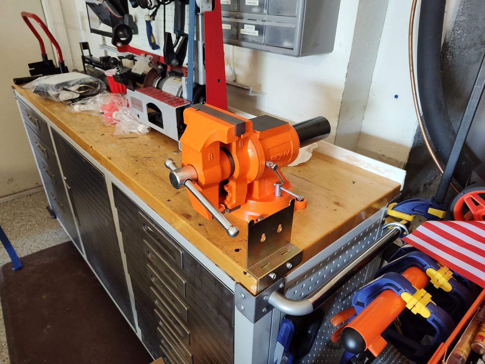 PONY 5 Inch Heavy Duty Bench Vise with 360-Degree Swivel Base and Head customer photo 2