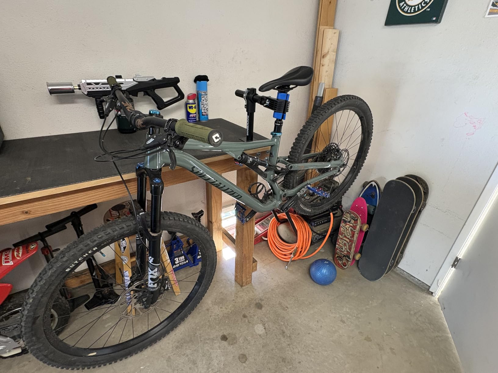 ROCKBROS Bike Repair Stand - Wall/Bench Mount, 44 lbs Capacity customer photo 2