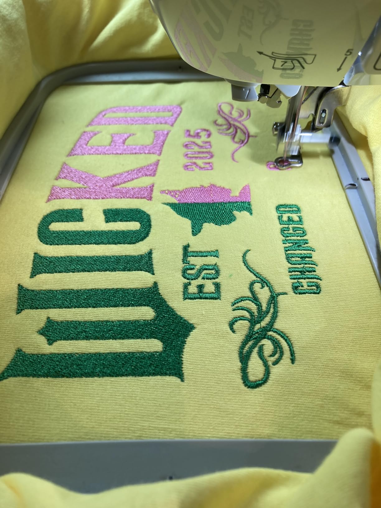 Brother SE2000 Sewing and Embroidery Machine Computerized customer photo 2