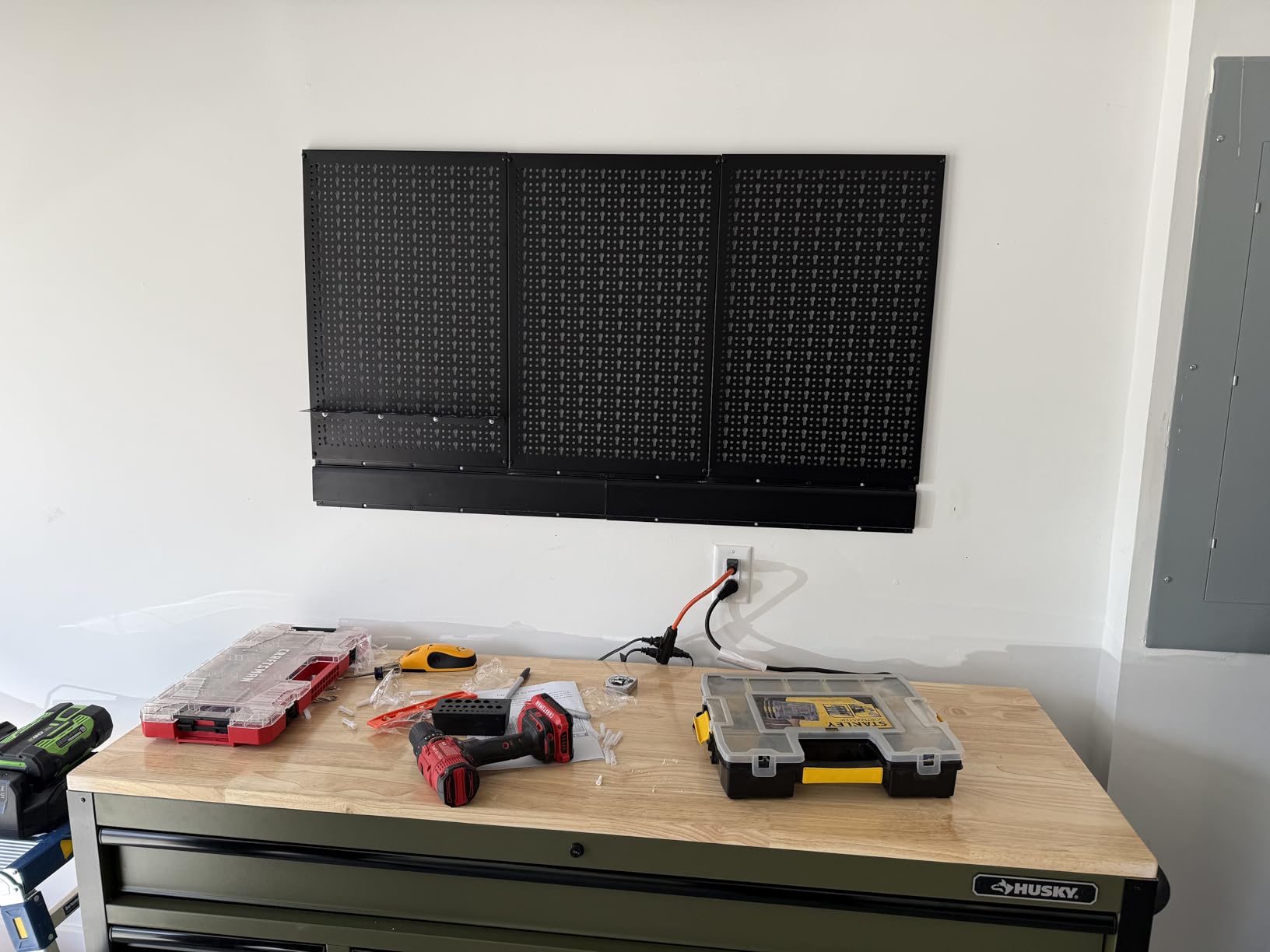TORACK Metal Pegboard Wall Organizer System 24x48 in, 109 PCS Pegboard Kit customer photo 1