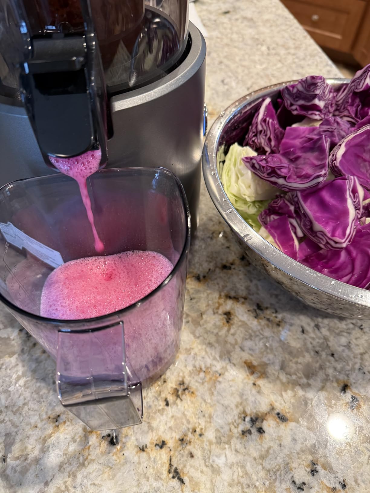 Omega Cold Press Juicer - Hands Free Vegetable and Fruit Masticating Juicer Machine with 68-oz. capacity, Extra Large Hopper for No-Prep and Whole Recipe Batch Juicing, Easy Clean, 150-Watts, White customer photo 2
