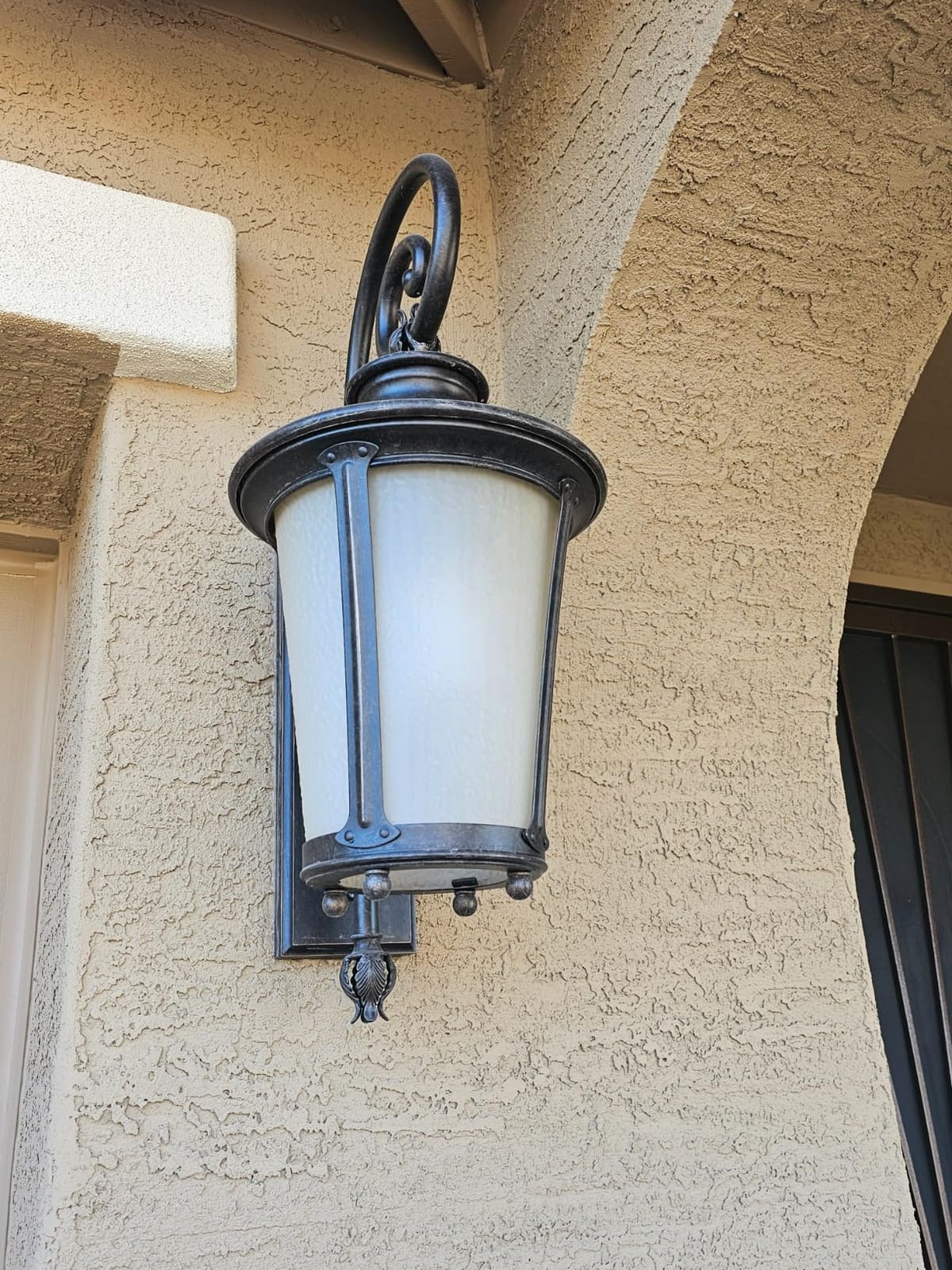 Radar Motion Sensor Light Bulbs, A19 12W (100 Watt Equivalent) Daylight E26 Outdoor Auto on/Off Motion Detector Lights for Outside, Porch, Garage, Driveway, Patio,(1100LM, 2-Pack) customer photo 1