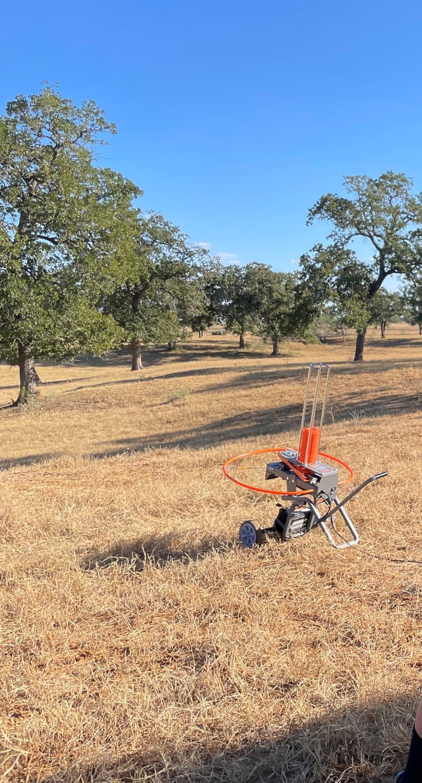 Champion Range and Target WheelyBird 3.0 Auto-Feed Trap - 60 Clay Stack, Quick-Throw Motor, 70 Yards Distance, Ultra-Wide Tires & Wireless Remote Compatible customer photo 1