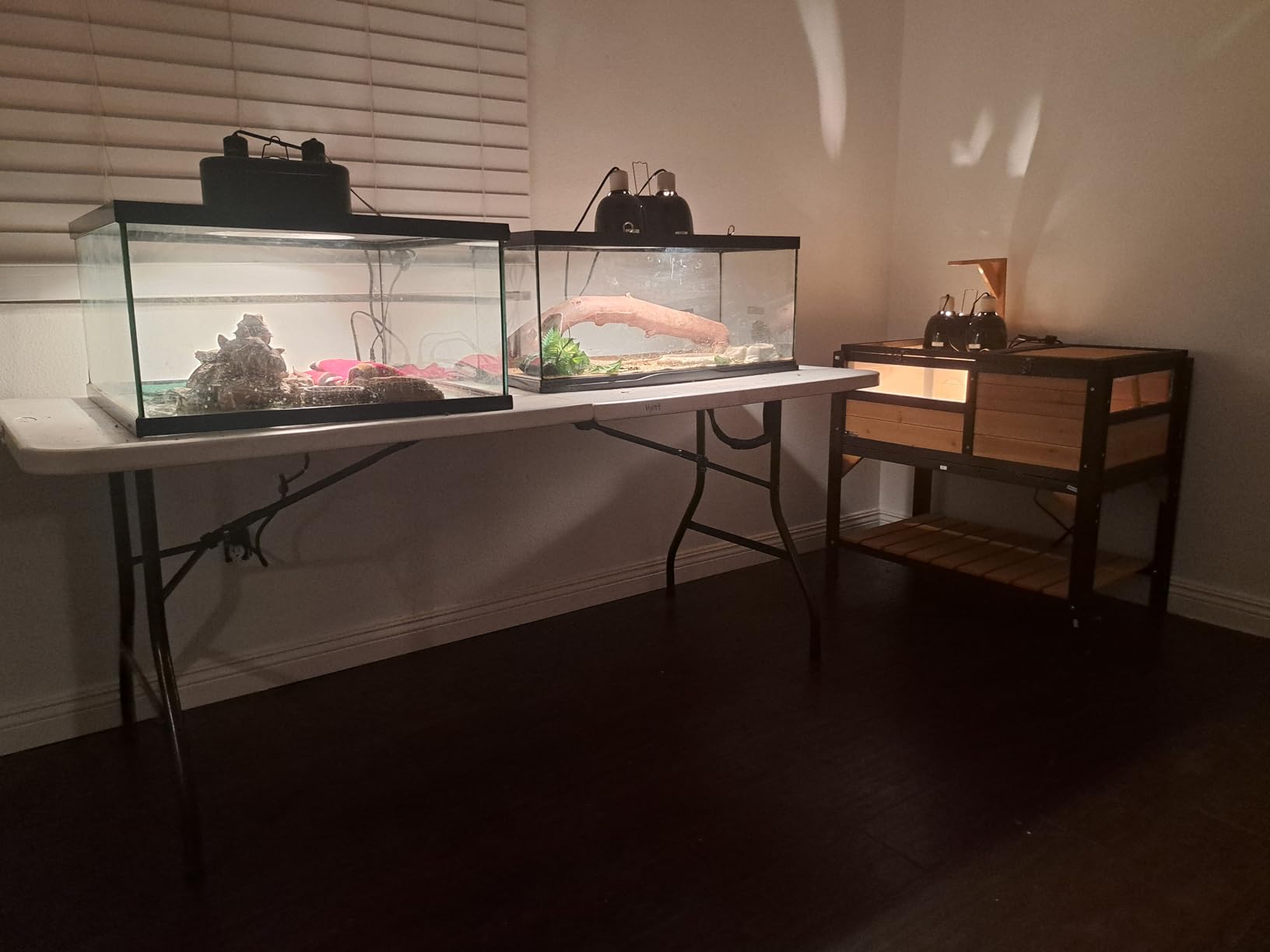 PawHut Tortoise Habitat with Shelf Storage, Tortoise Enclosure with Weather Protection, Reptile Enclosure with Tray, Light Support Frame, Yellow customer photo 2