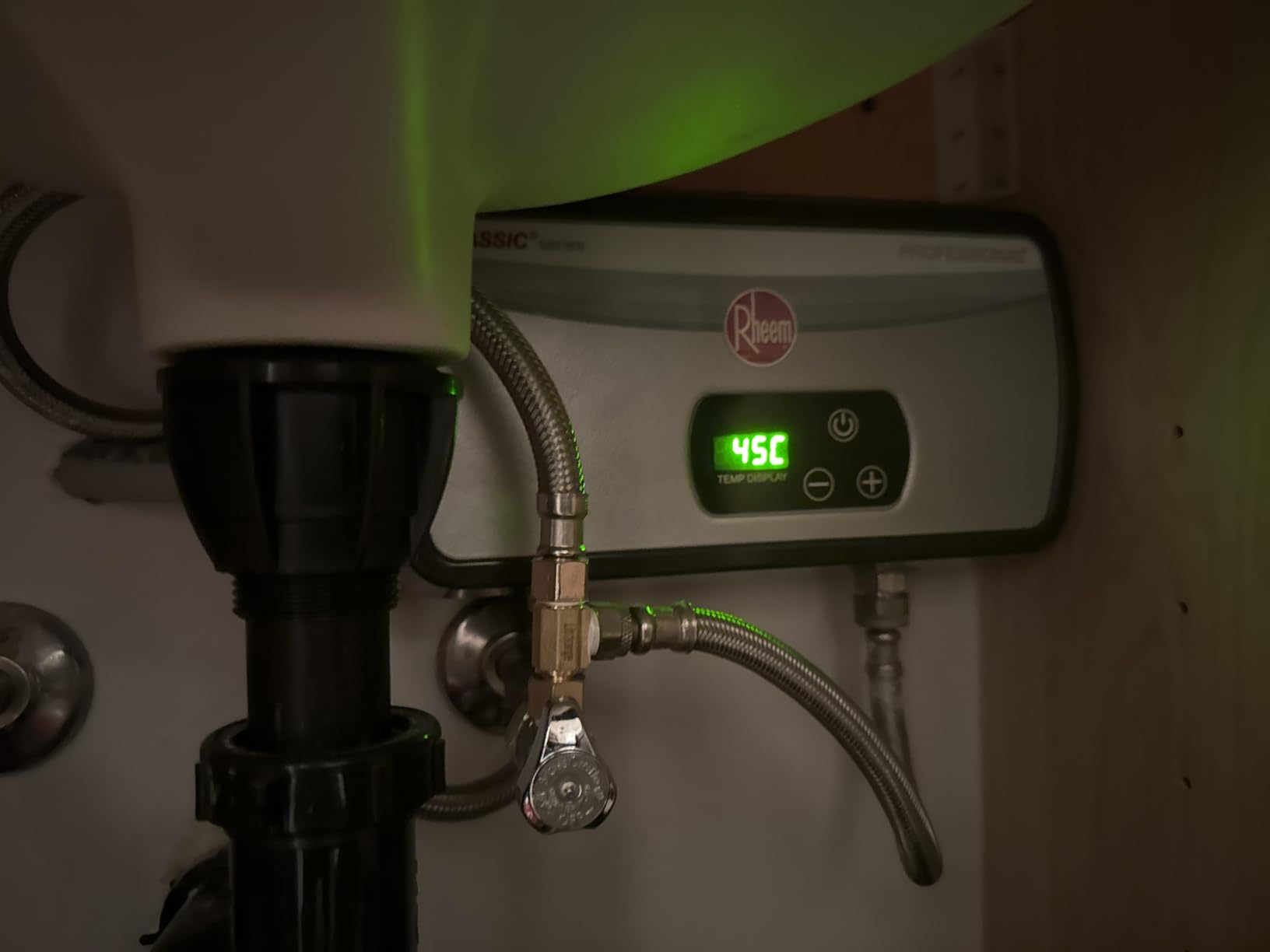 Rheem RTEX-06T, 6.5kw Professional Classic 240V Point of Use Thermostatic Tankless Electric Water Heater customer photo 2