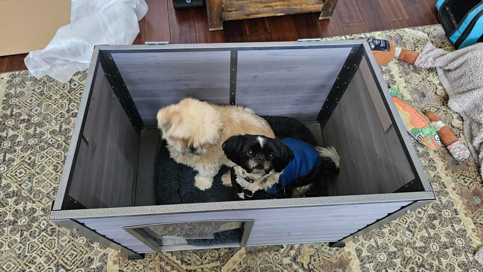 Suumerpety Indoor Outdoor Dog House,Anti-Chewing Iron Frame Dog Kennel,Wood Warm Pets Home,Weatherproof Outside Shelter for Feral Animal 33.5