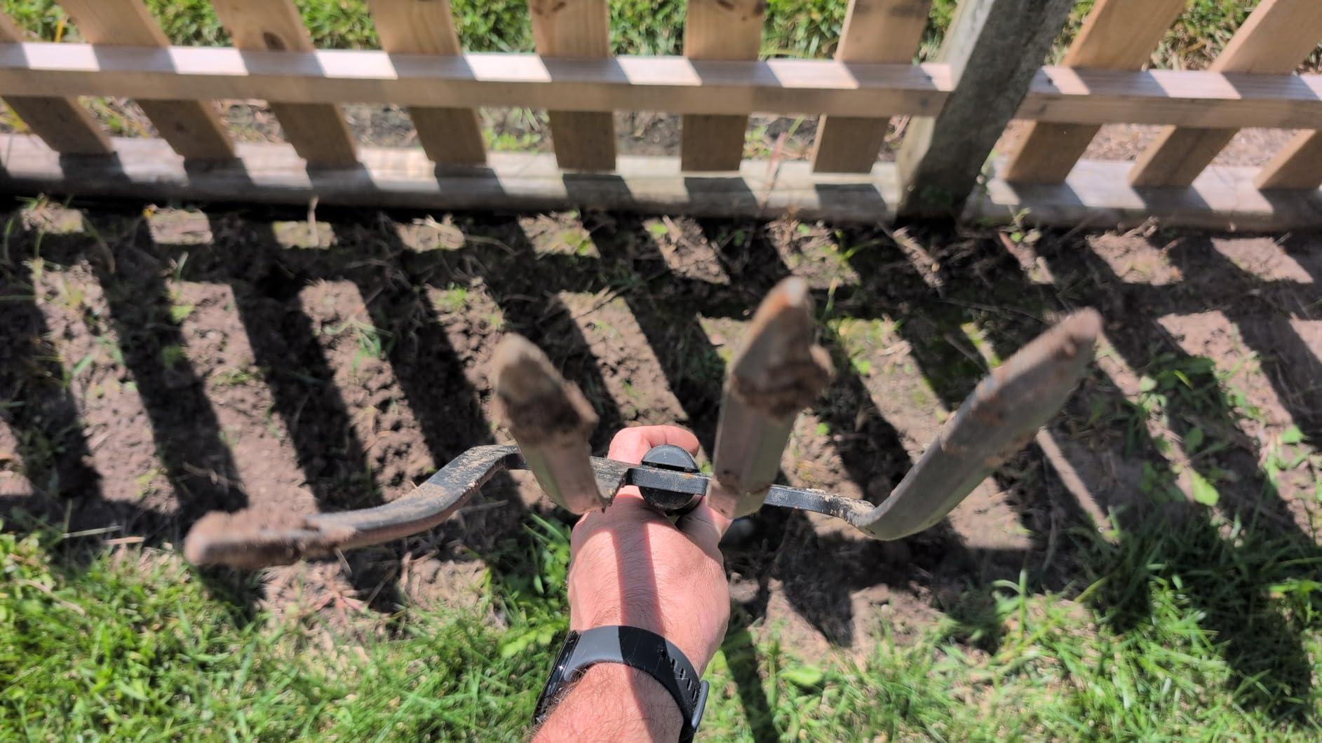 WIKER Pitchfork,Pitchforks for Gardening Digging Composting Spading,4Tines Garden Fork witn Fiberglass Handle,43 Inches customer photo 1