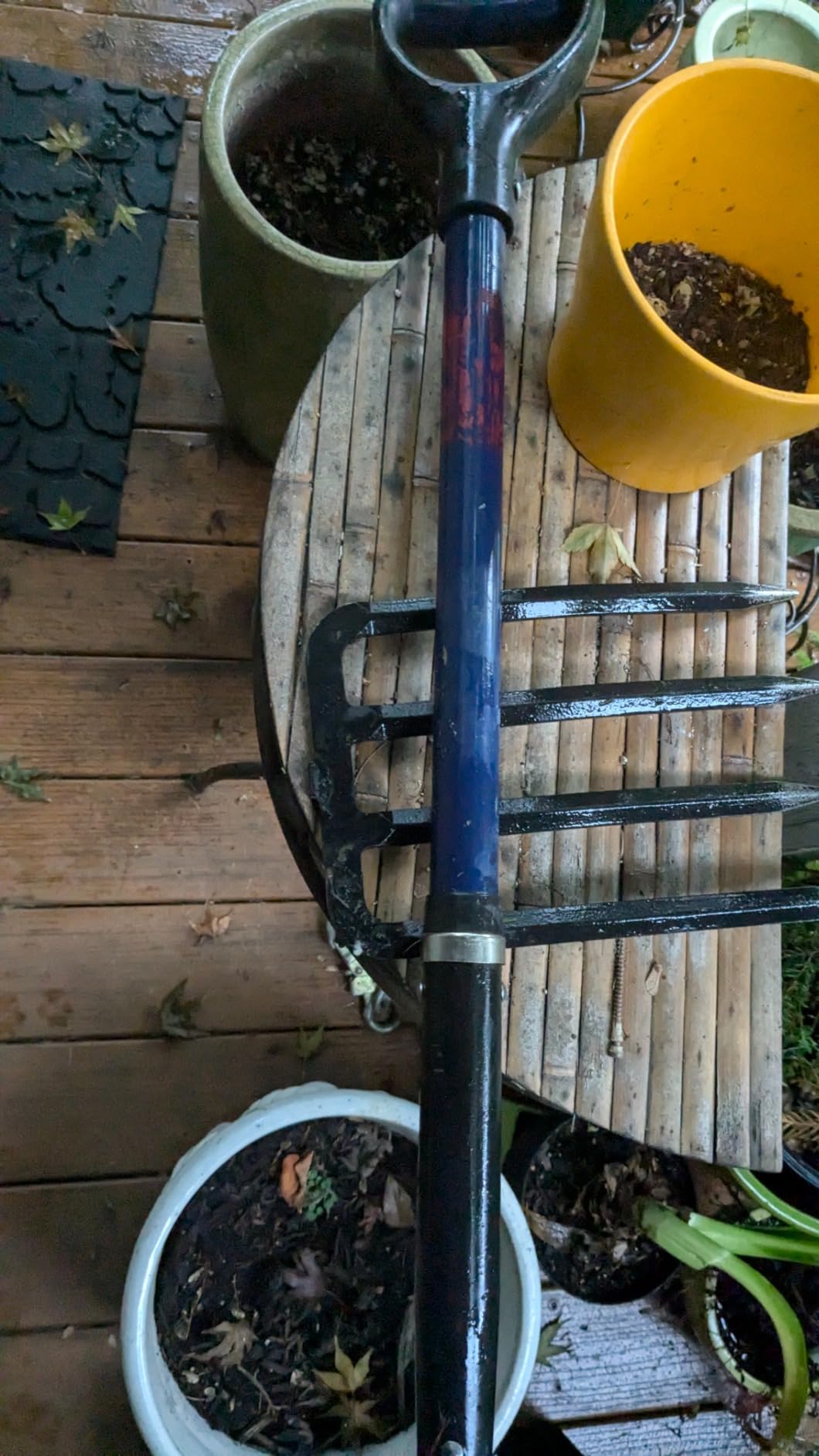 WIKER Pitchfork,Pitchforks for Gardening Digging Composting Spading,4Tines Garden Fork witn Fiberglass Handle,43 Inches customer photo 2