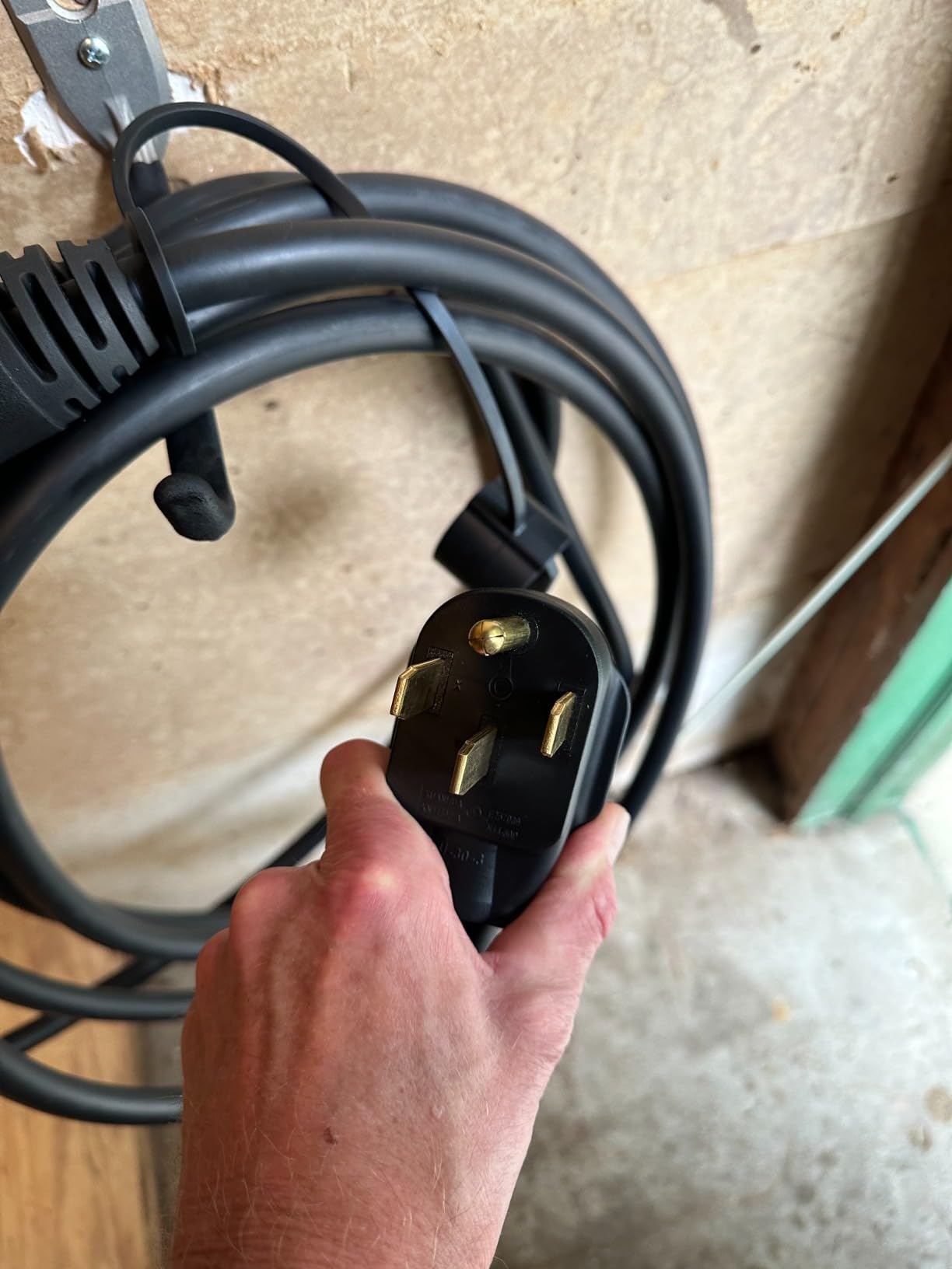 EVIQO Level 2 EV Charger J1772 48A - Hardwired 240V Wall Charging Station customer photo 1