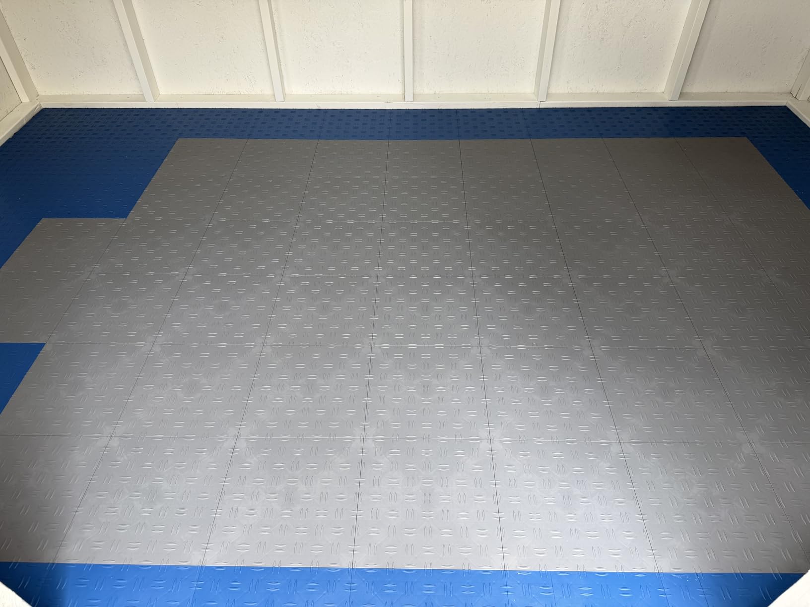 VEVOR Garage Floor Tiles 12 x 12 x 0.53 inch, Interlocking Design Ease of Installation Double-Sided Texture Non-Slip Sturdiness, for Garages, Basements, Repair Shops, Black, 25 Pack customer photo 1