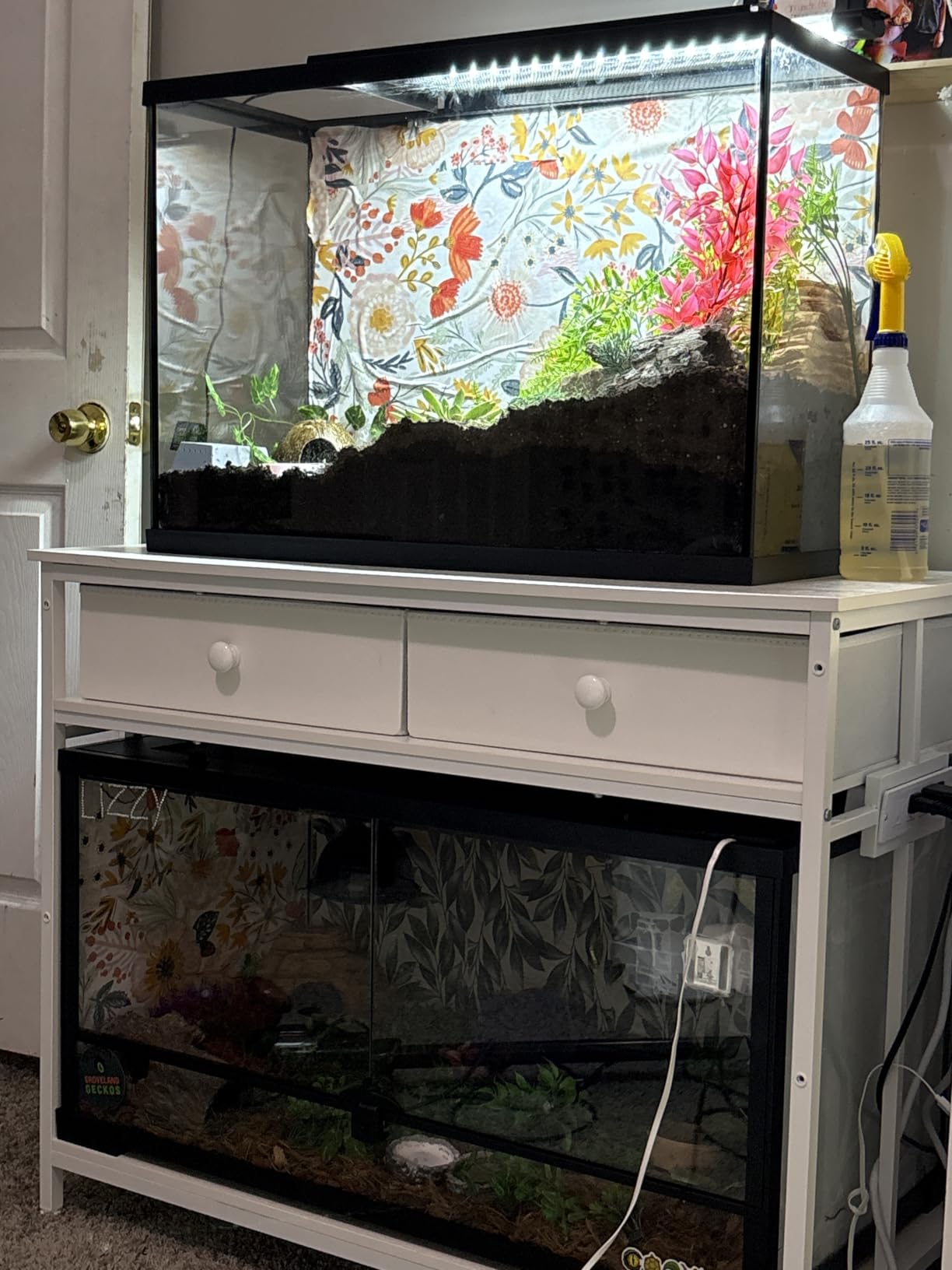 VOWNER 40 Gallon Aquarium Stand with Power Outlet & Cabinet Storage, Black customer photo 1