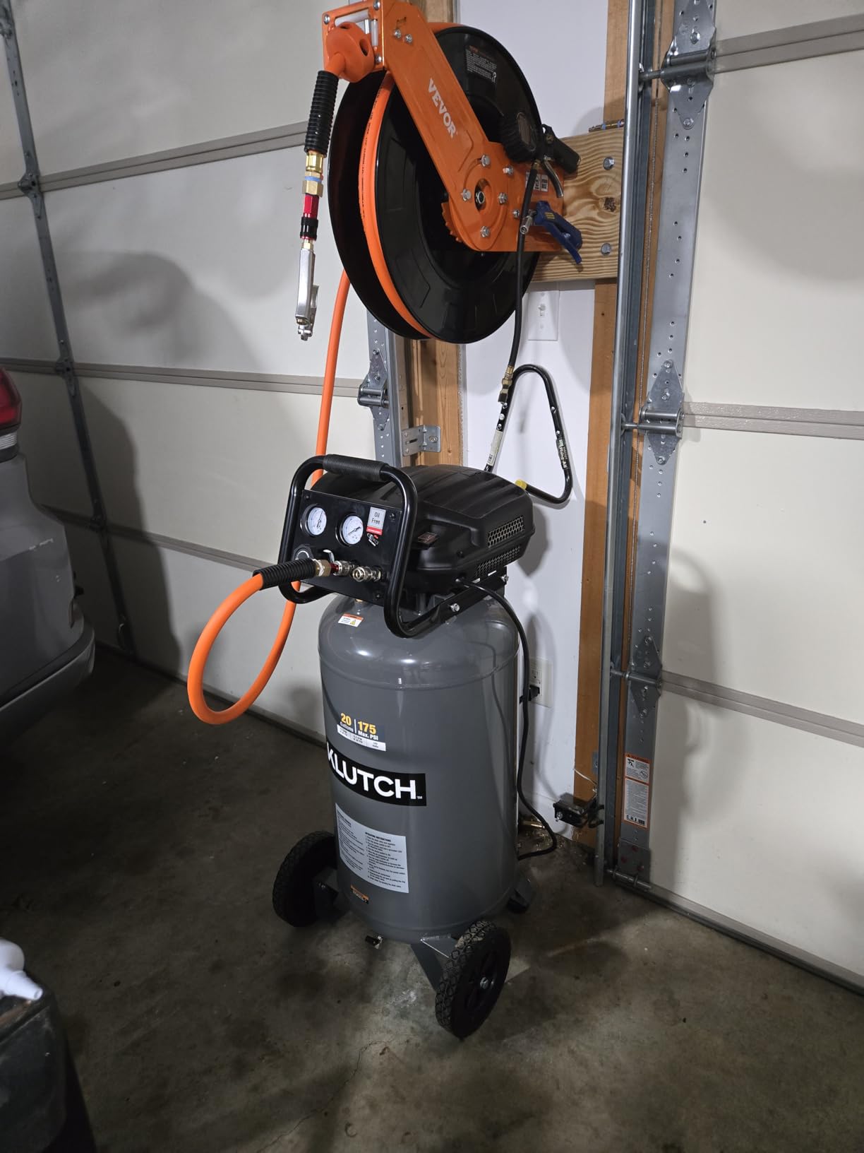 Klutch 20-Gallon Air Compressor, 2 HP, 120V, 175 PSI, 4.2 SCFM at 90 PSI customer photo 1