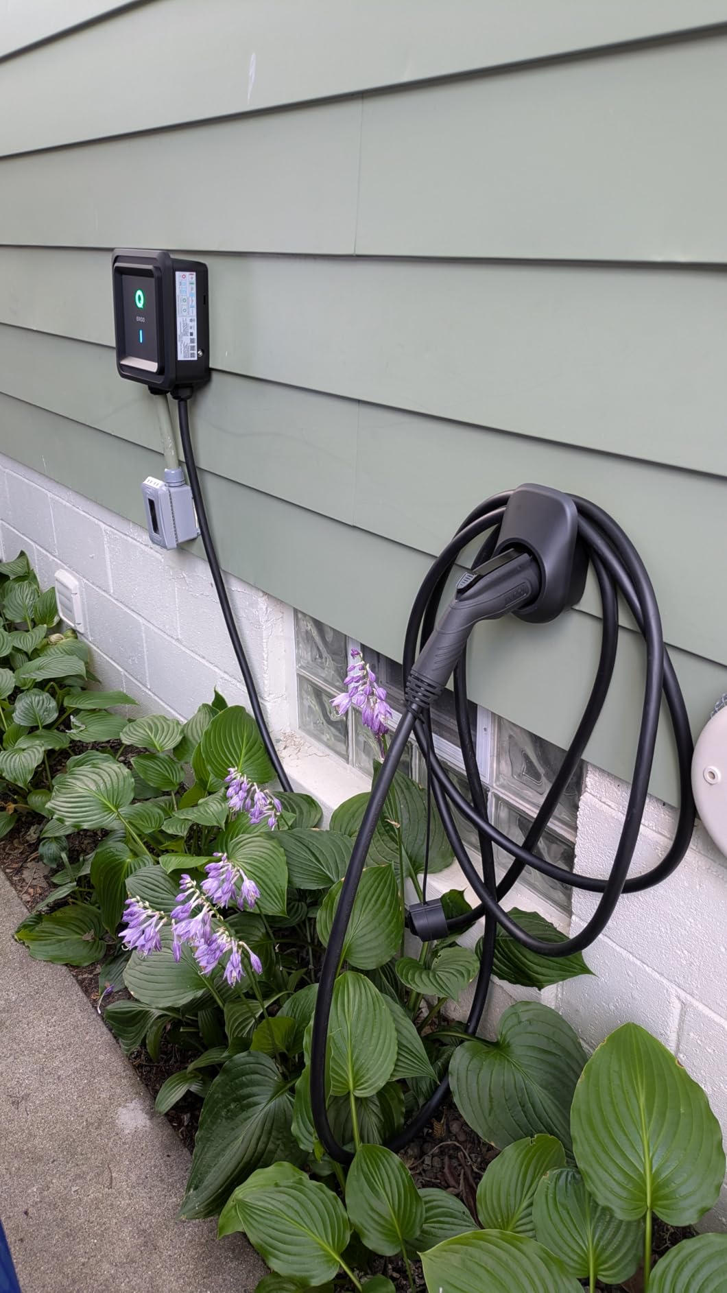 EVIQO Level 2 EV Charger J1772 40A NEMA 14-50 - 240V Wall Charging Station customer photo 1