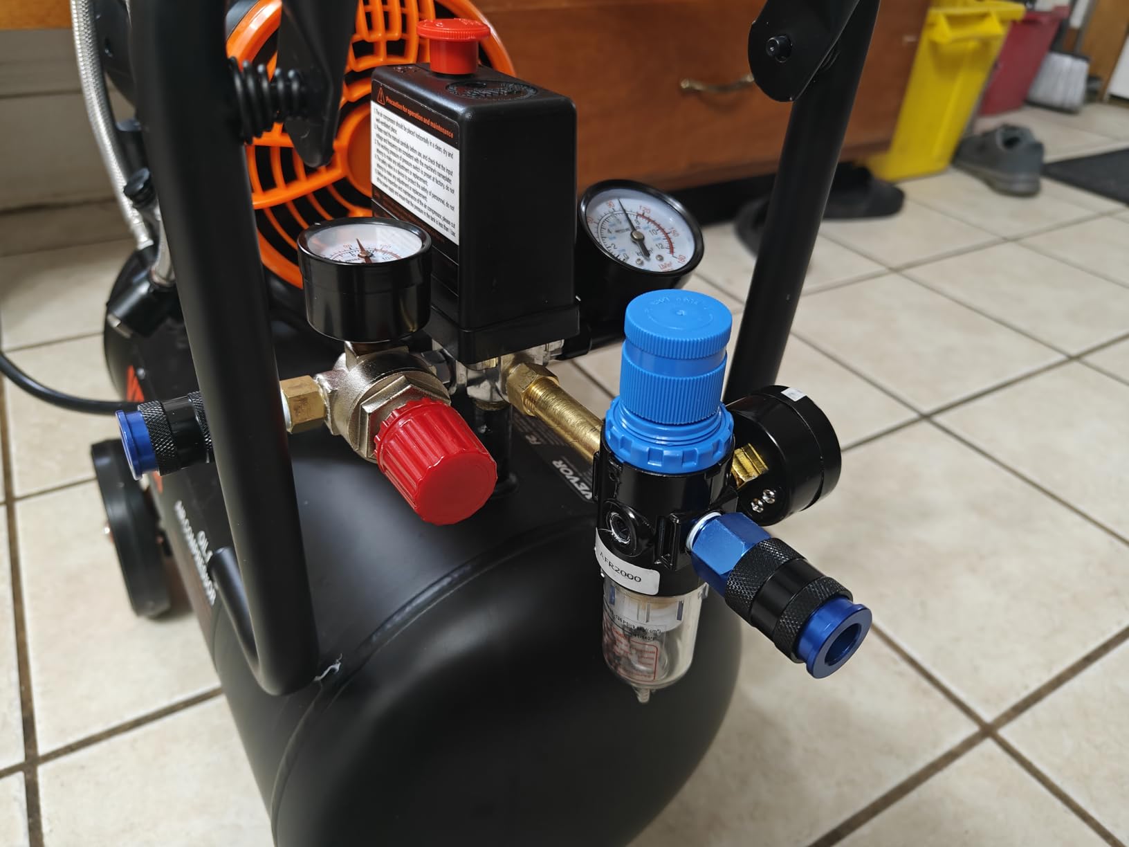 VEVOR Air Compressor, 15 Gallon Steel Tank, 2HP 5.3 CFM@90 PSI Oil Free Air Compressor & Max. 125PSI Pressure, 78dB Ultra Quiet Portable Compressor, for Auto Repair, Tire Inflation, Spray Painting customer photo 2