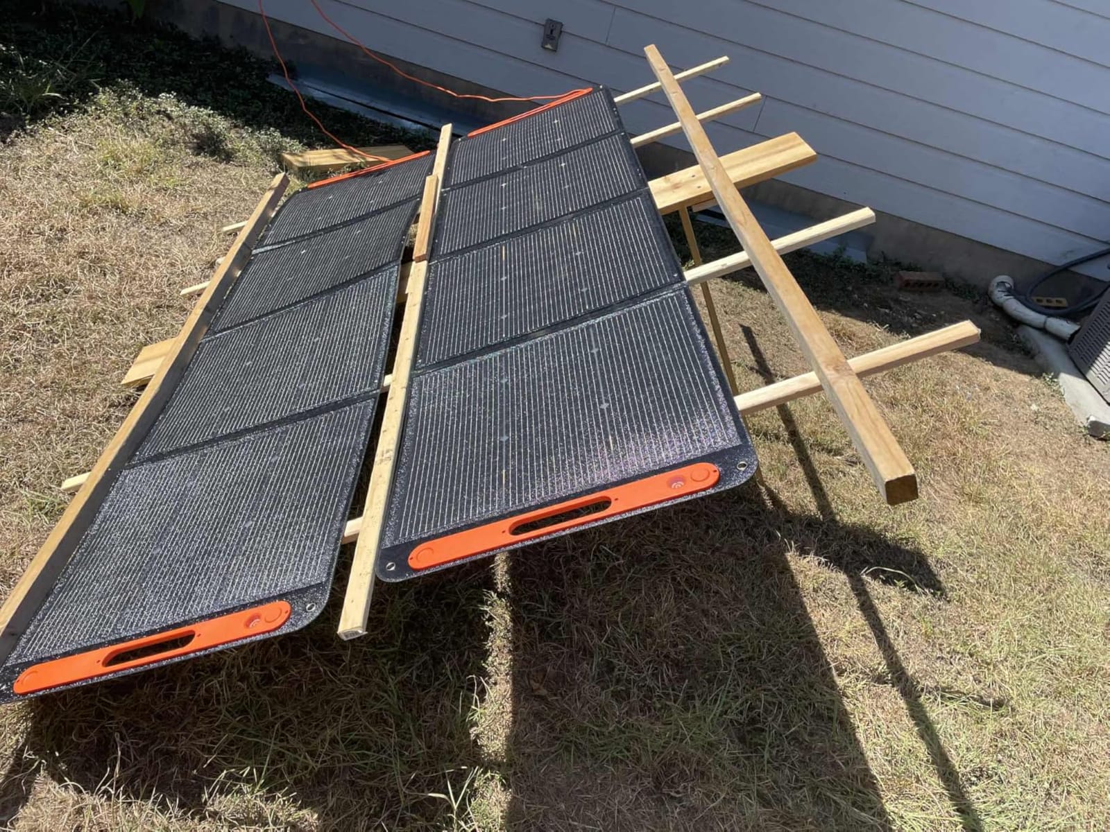 Jackery Explorer 2000 v2 and 2x200W Solar Panels, 2042Wh, 2200W AC Output customer photo 1