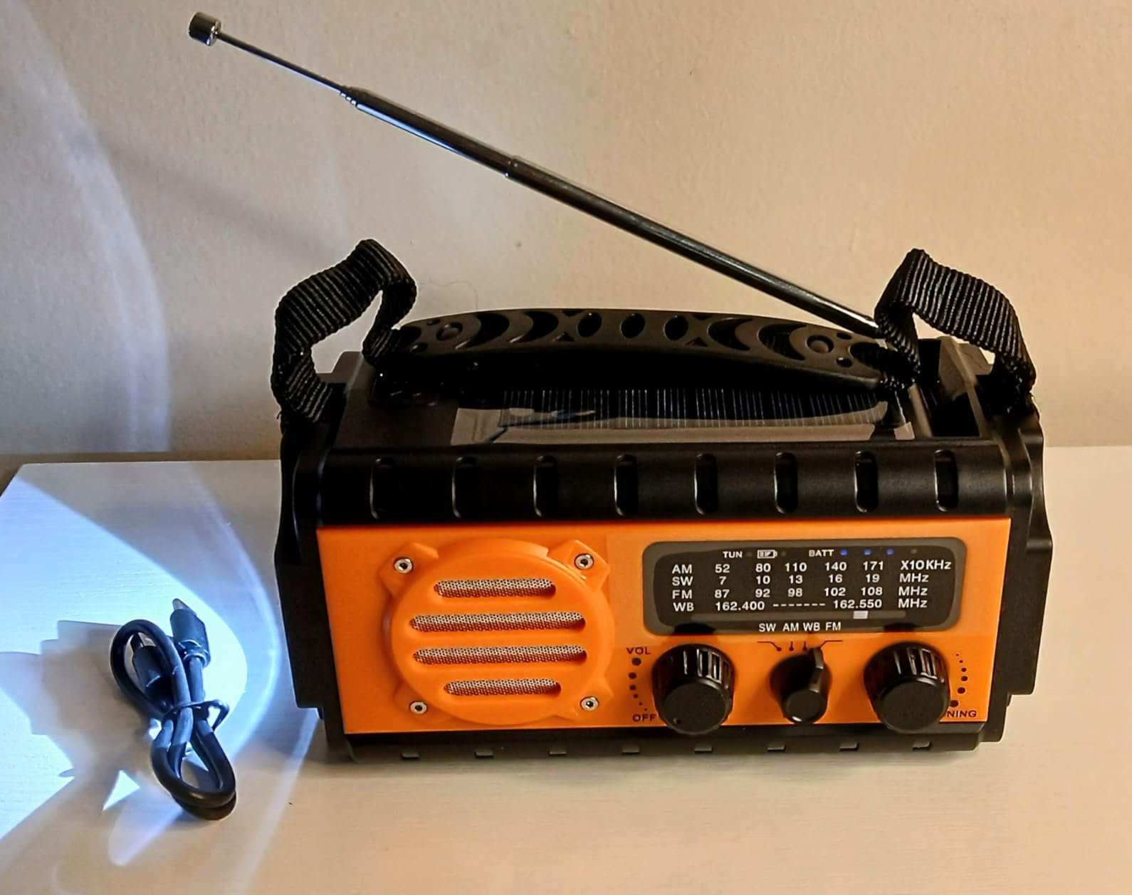 QAUYYW Solar Hand Crank Emergency Radio, 20000mAh AM FM NOAA Weather Radio customer photo 1