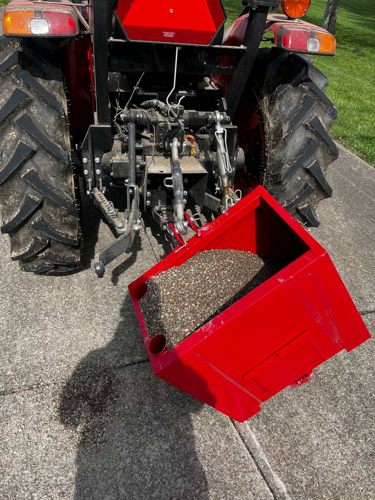 YINTATECH 800lbs 3 Point Capacity Tractor Ballast for CAT1, Red customer photo 2
