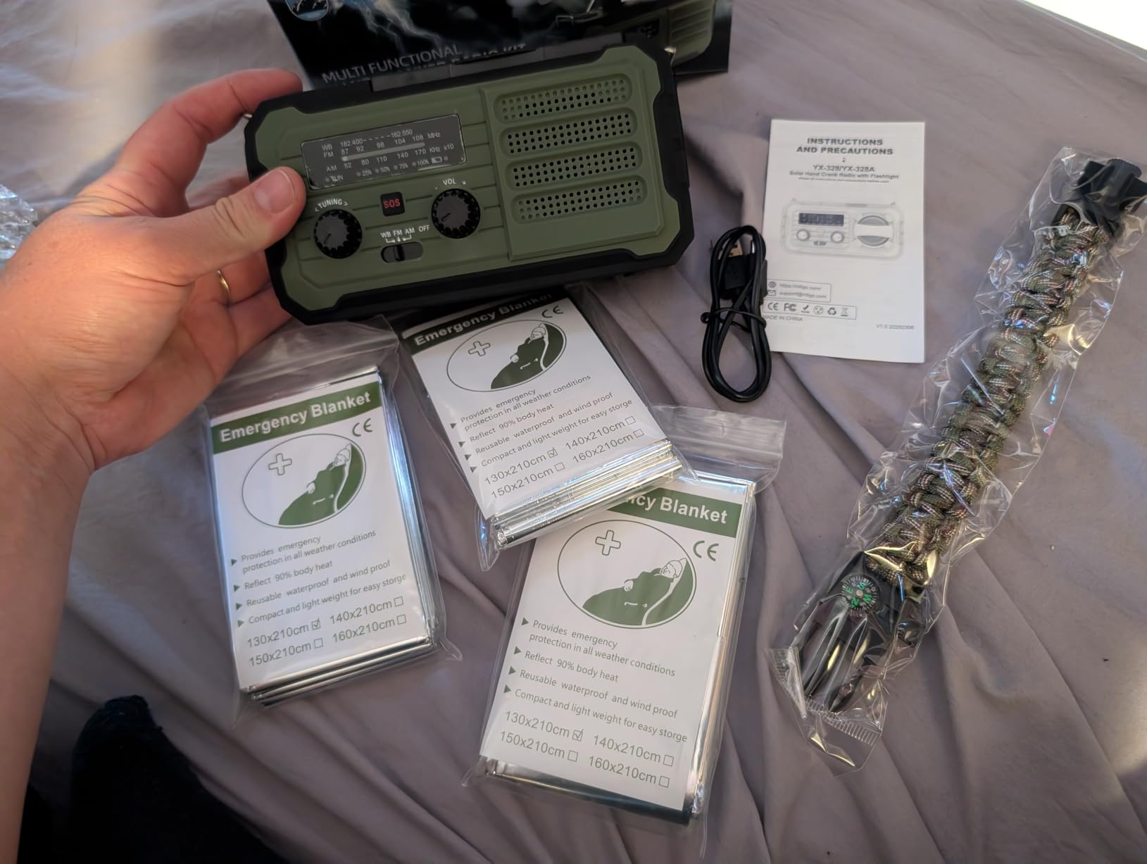 Emergency Radio Hand Crank Solar, 10000mAh/37000mWh Emergency Weather Radio customer photo 1