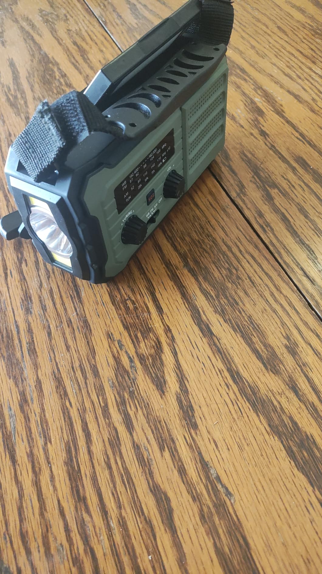 Emergency Radio Hand Crank Solar, 10000mAh/37000mWh Emergency Weather Radio customer photo 2