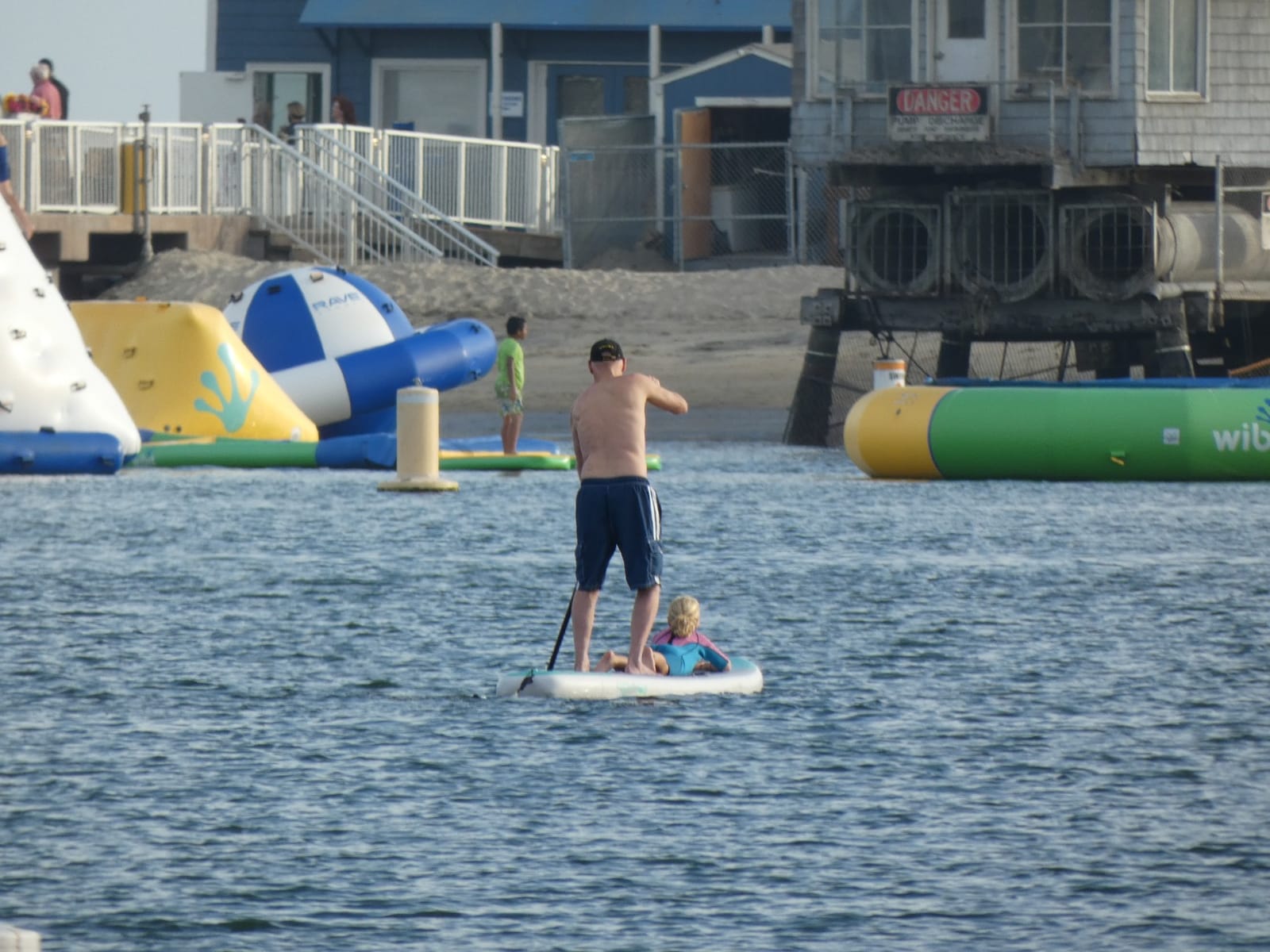 SereneLife 10’ Inflatable Stand Up Paddle Board with Premium SUP Accessories - Wide Stable Design with Non-Slip EVA Deck Pad, for Youth and Adults, 350 lbs. Capacity customer photo 1