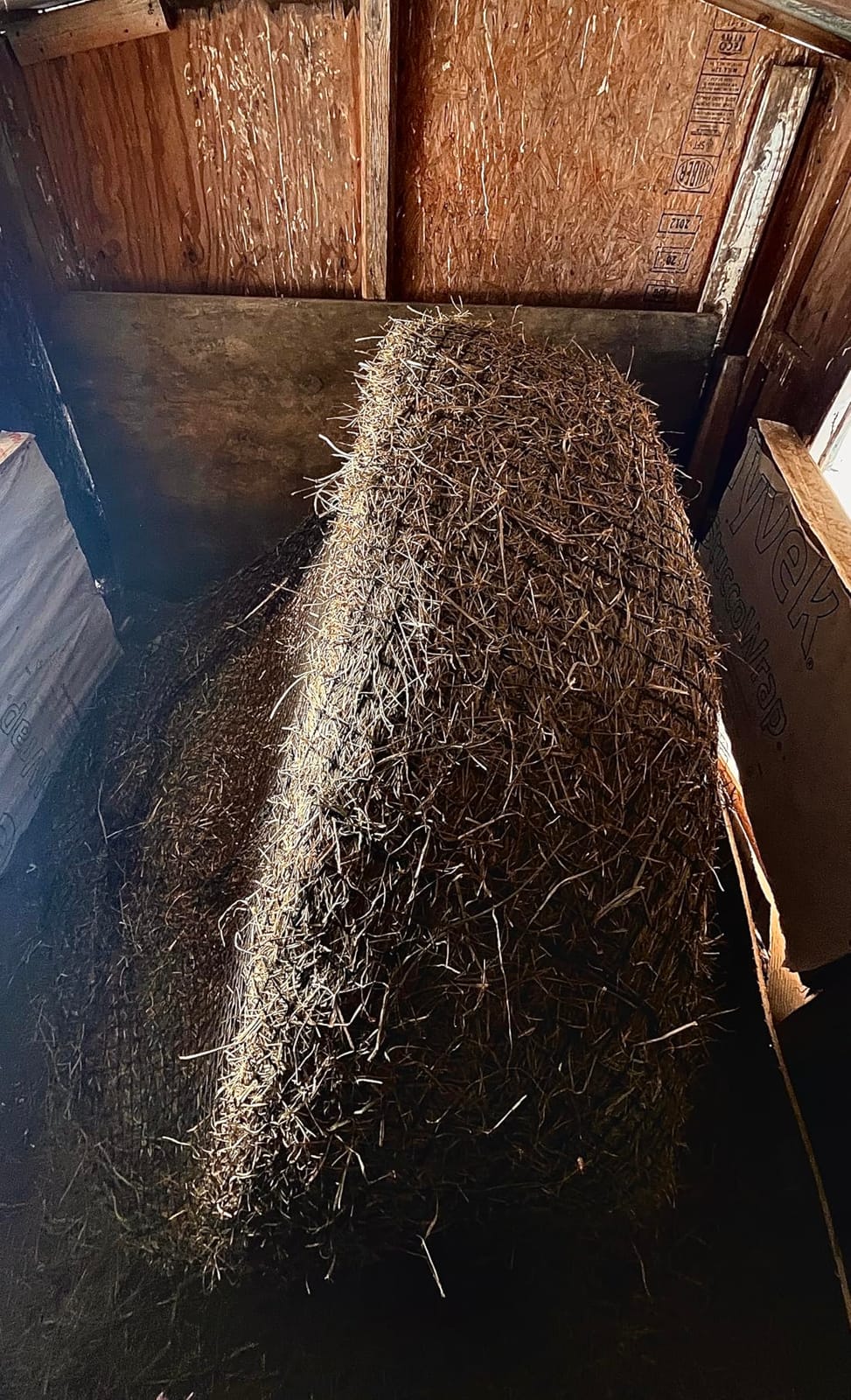 Dayimado Large Round Bale Hay Net, 6x6 Ft Sturdy Hay Net Slow Feed for Horses, Fits Round Bales 5x5-6x6 or Square Bales 3x3x8-4x4x8 with 1.5