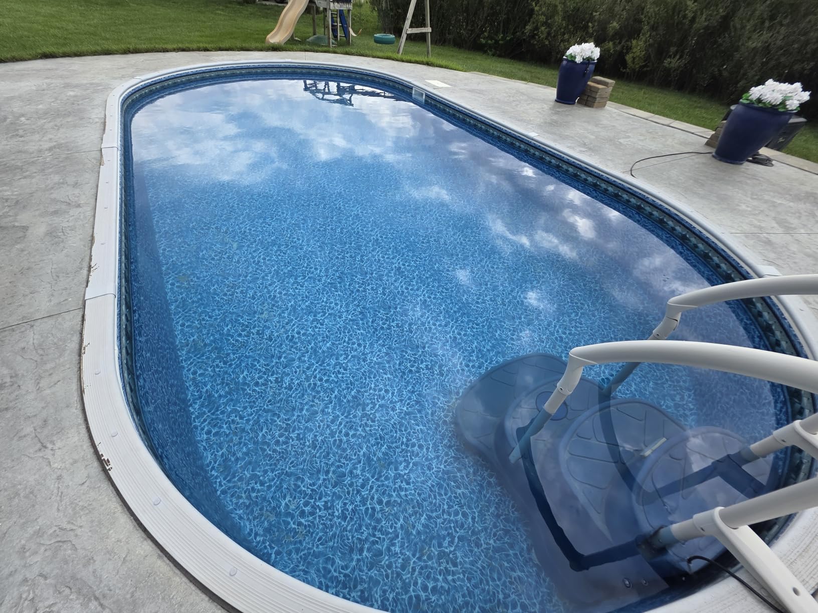 WYBOT C1 Cordless Robotic Pool Vacuum for Inground Pools customer photo 2