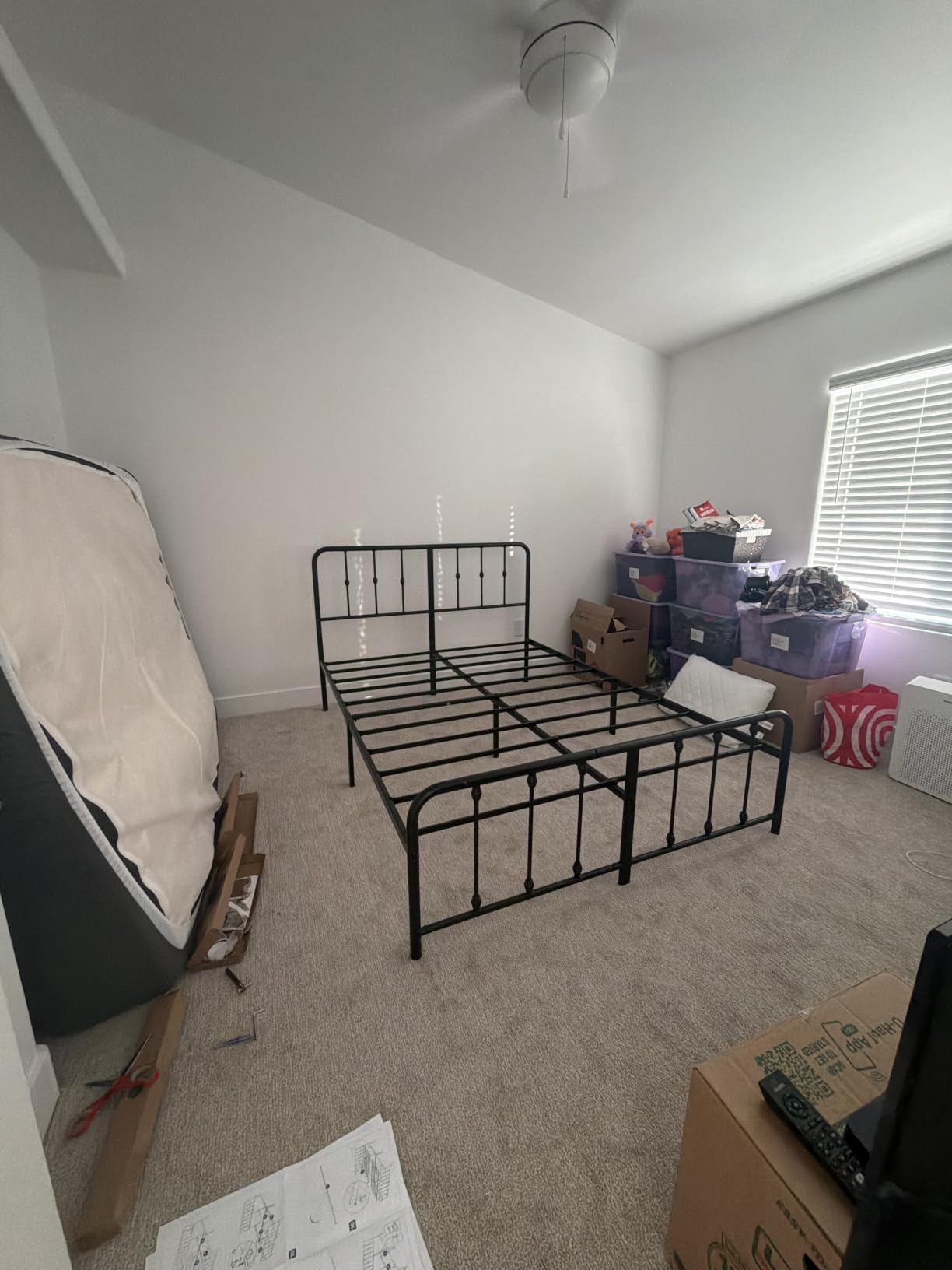 Zinus Leonardo Metal Platform Bed Frame, Victorian Spindle Headboard, King customer photo 2