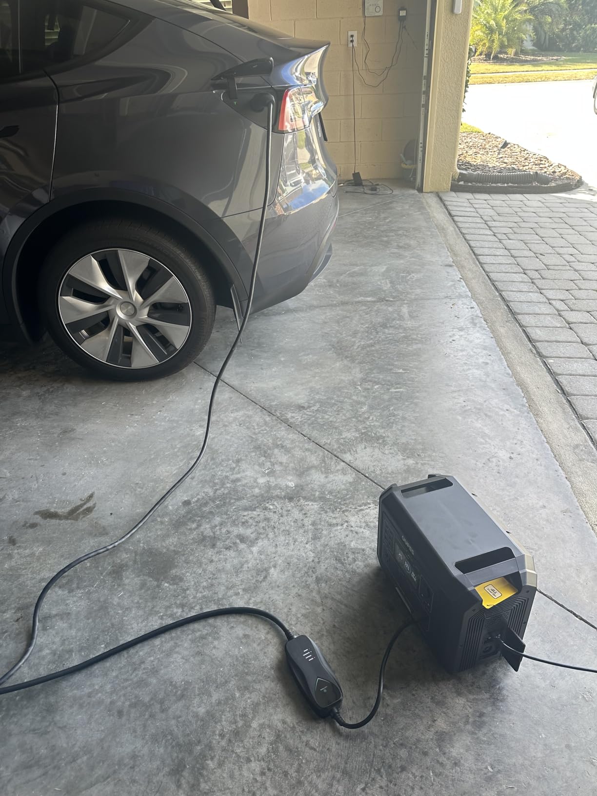 OUPES Mega 1 Solar Generator with 100W Panel Included, 2000W 1024Wh LiFePO4 customer photo 2