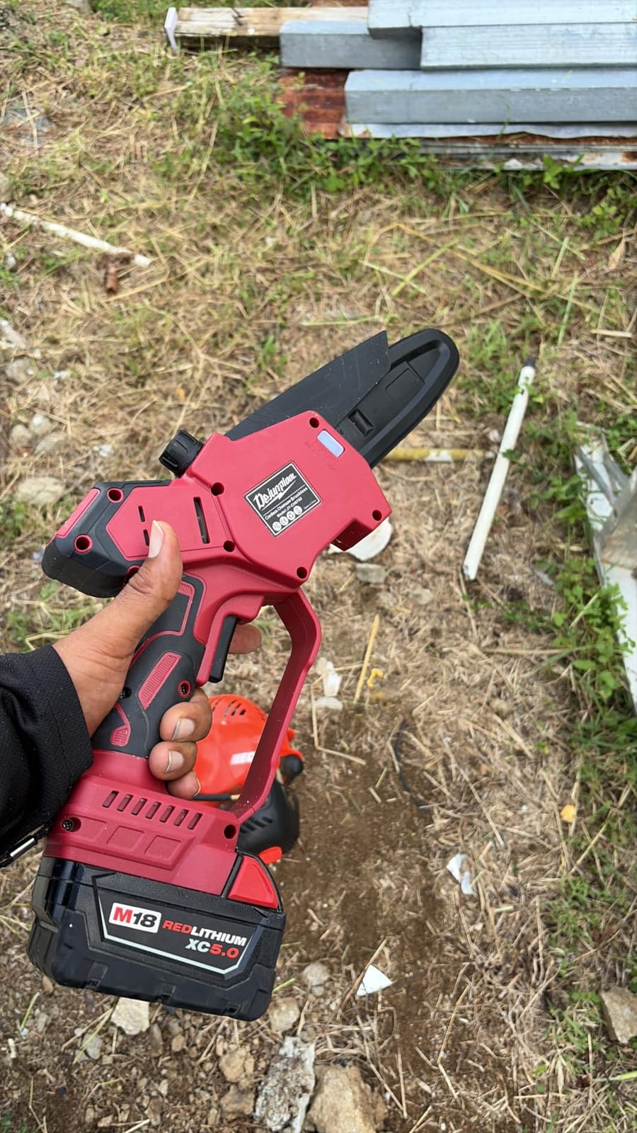 16 Inch Electric Chainsaw Compatible with Dewalt 20V/60V MAX Battery (Tool Only), Brushless Cordless Chainsaw with Auto Oiler, Battery Level Screen, 3 Chains, Handheld Pruning Saw for Tree Branch customer photo 1