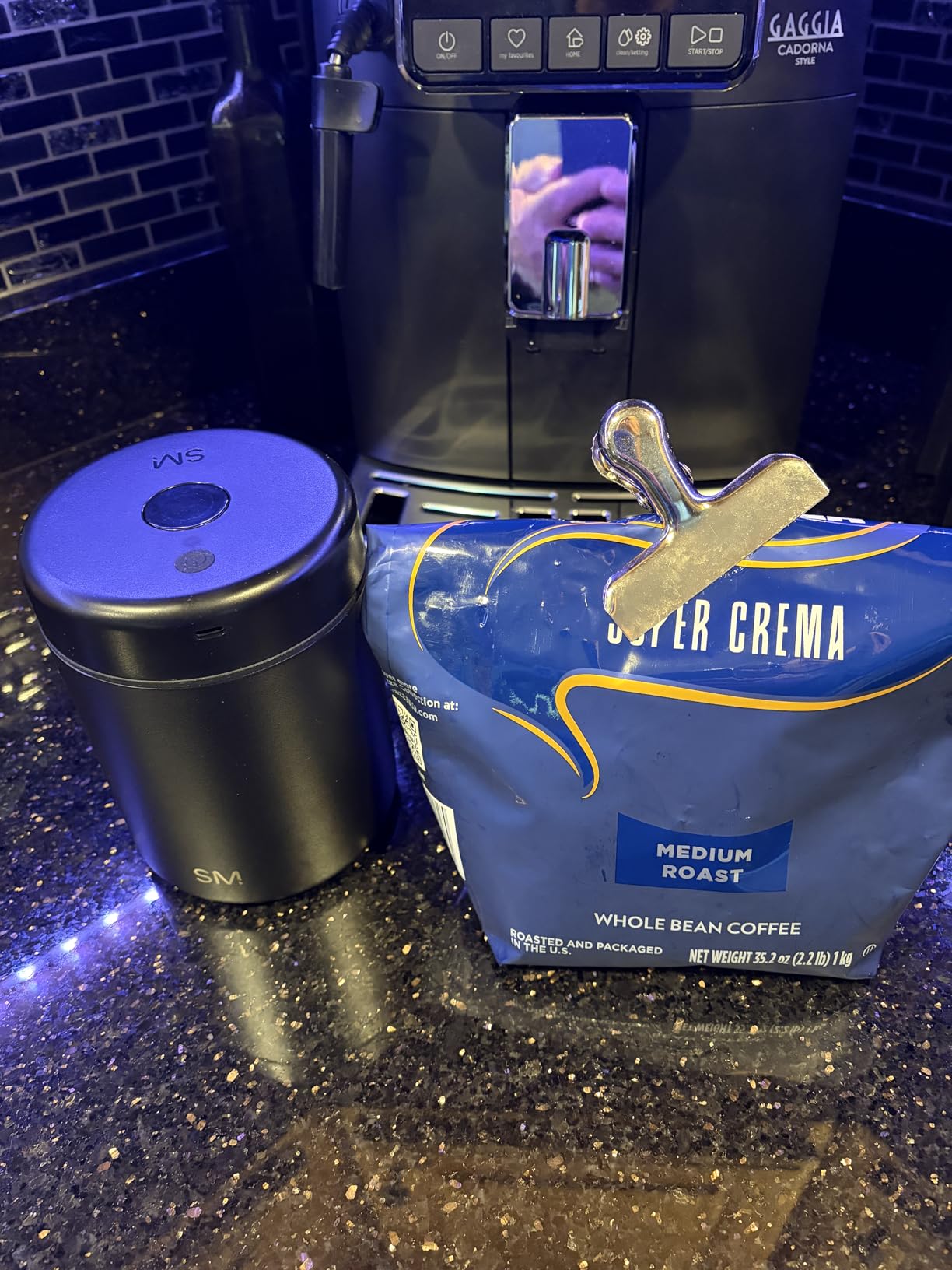 Simple Modern Delta Coffee Canister | Airtight Vacuum Seal with Auto-Reseal Technology | Ceramic Lined Stainless Steel Container for Coffee Grounds, Beans, Tea | 1.1L, Midnight Black customer photo 2