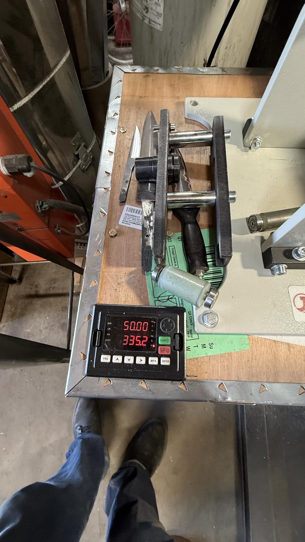 JLD Professional Belt Grinder Sander, 2x72 Inch Belt, 1500W Electric Motor with 2.2KW VFD, 2 sets of grinding kits with 3 grinding methods,Vertical and Horizontal operation includes 3 sanding belts. customer photo 1