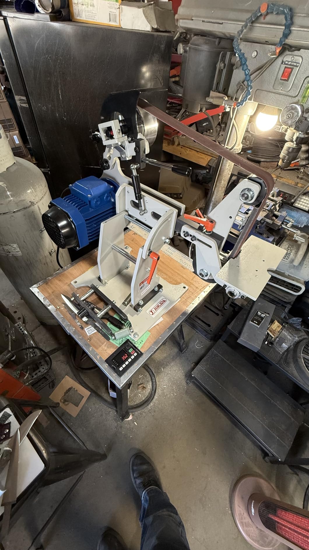 JLD Professional Belt Grinder Sander, 2x72 Inch Belt, 1500W Electric Motor with 2.2KW VFD, 2 sets of grinding kits with 3 grinding methods,Vertical and Horizontal operation includes 3 sanding belts. customer photo 2