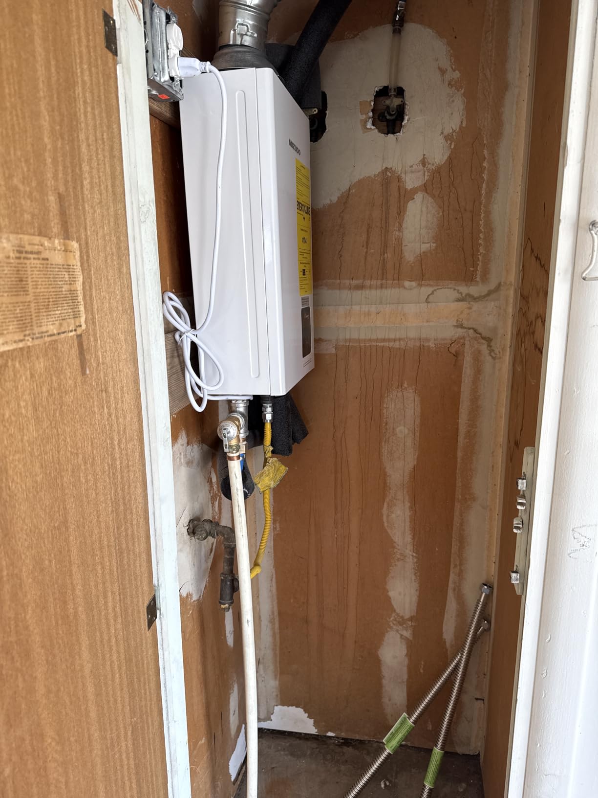MIZUDO Natural Gas Tankless Water Heater, 199,000 BTU, Indoor customer photo 1