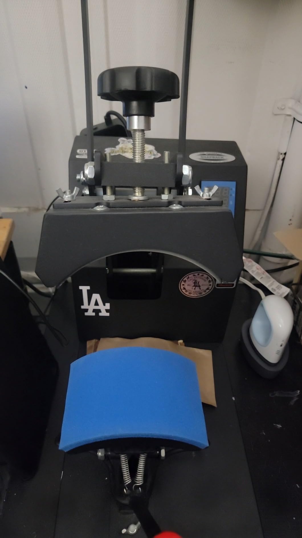 VEVOR Hat Heat Press Machine, 8.5 x 4 in Large Heating Plate, with Caps Stretcher, Precise Temperature & Time Control, Heat Press for Hats and Caps, for HTV Iron On and Sublimation Projects, White customer photo 1