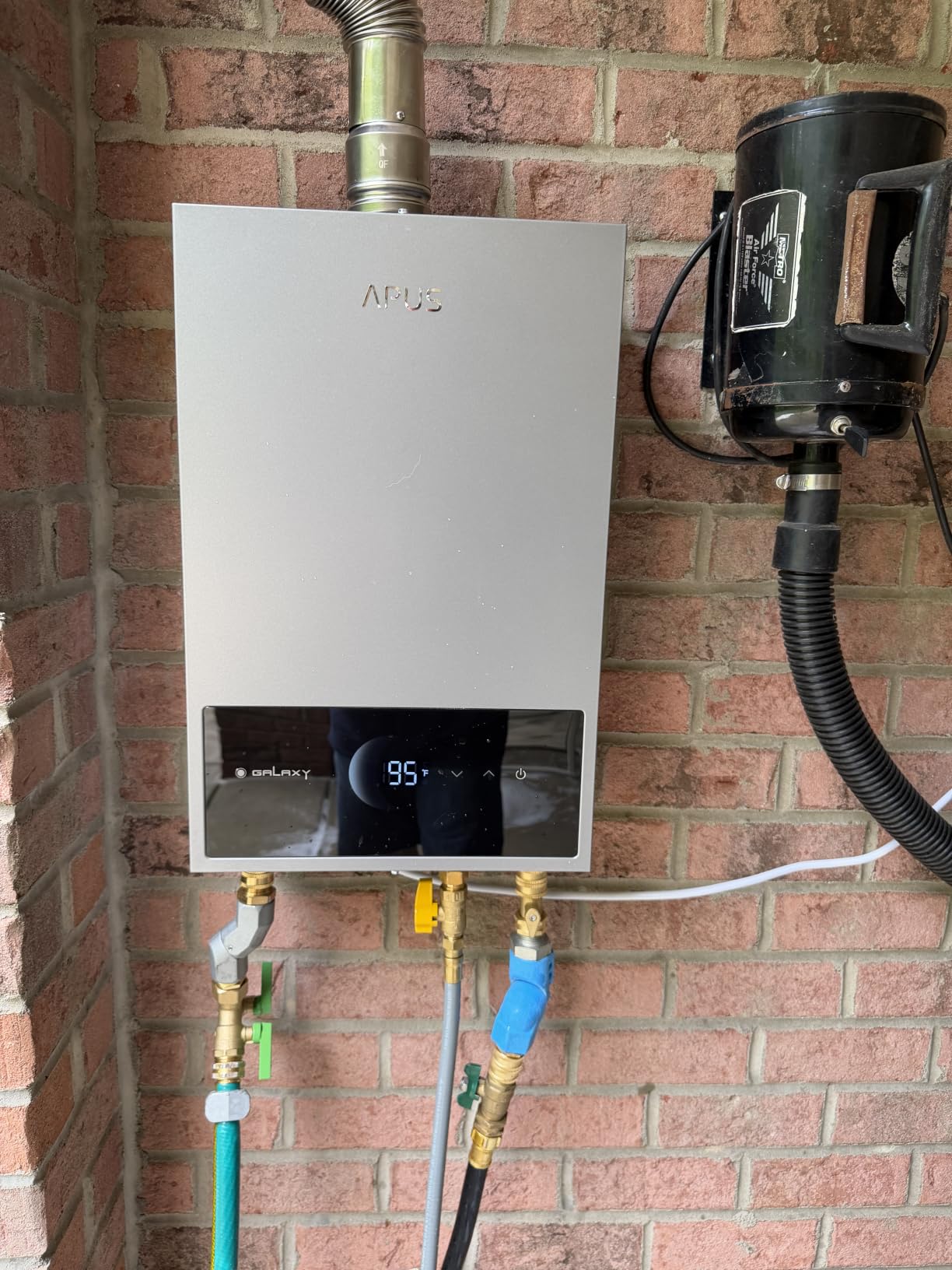 APUS Natural Gas Tankless Water Heater, 80,000 BTU, 3.6 GPM Indoor customer photo 1