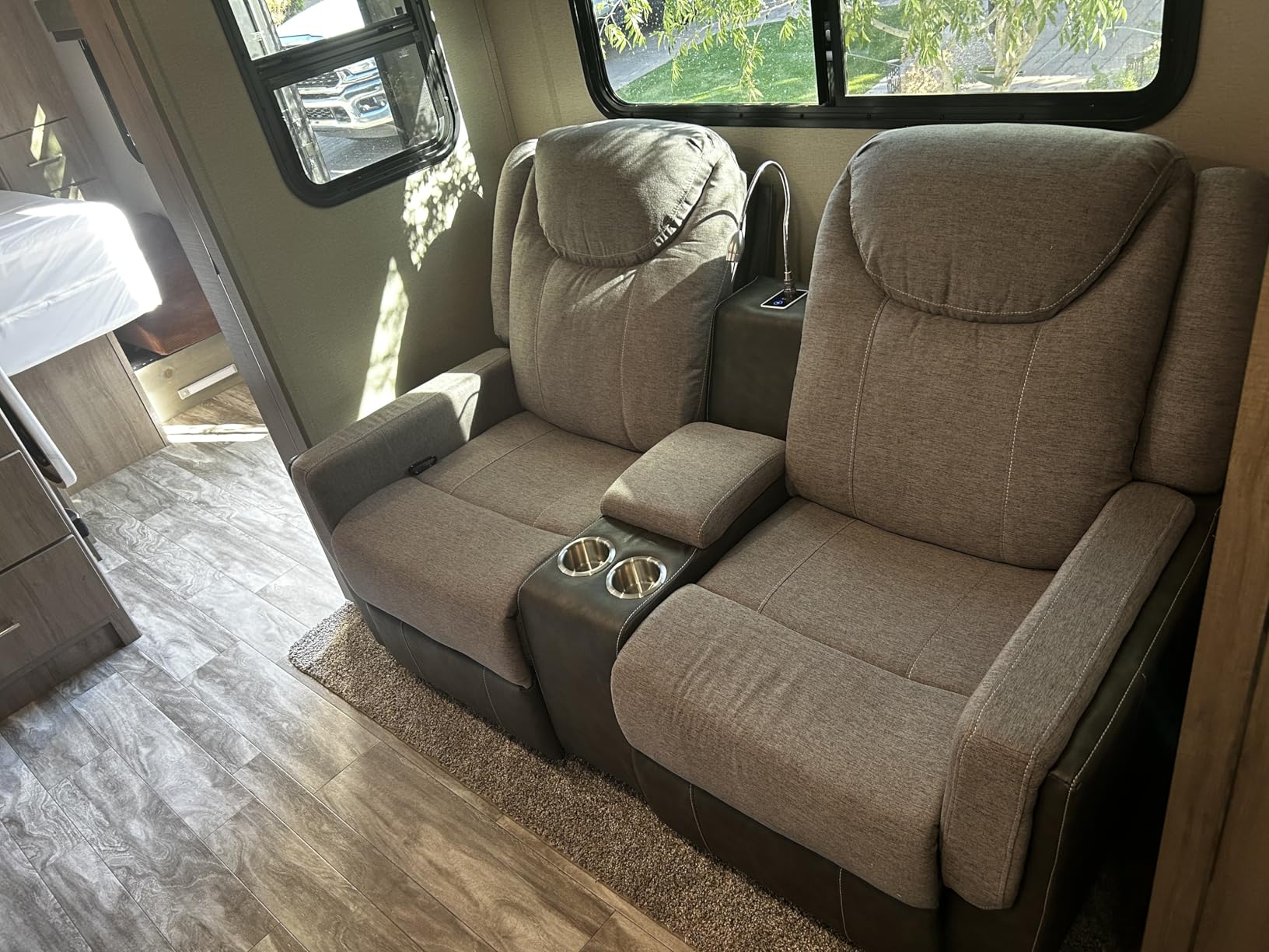 Dresegmt New Home Theater Seating, Manual Recliner Sectional Sofa for Living Room, 5 Seater Reclining Sectional Couch with Flip-Up Backrest, Storage Console, USB Ports, Grey Linen & Chocolate Leather customer photo 2