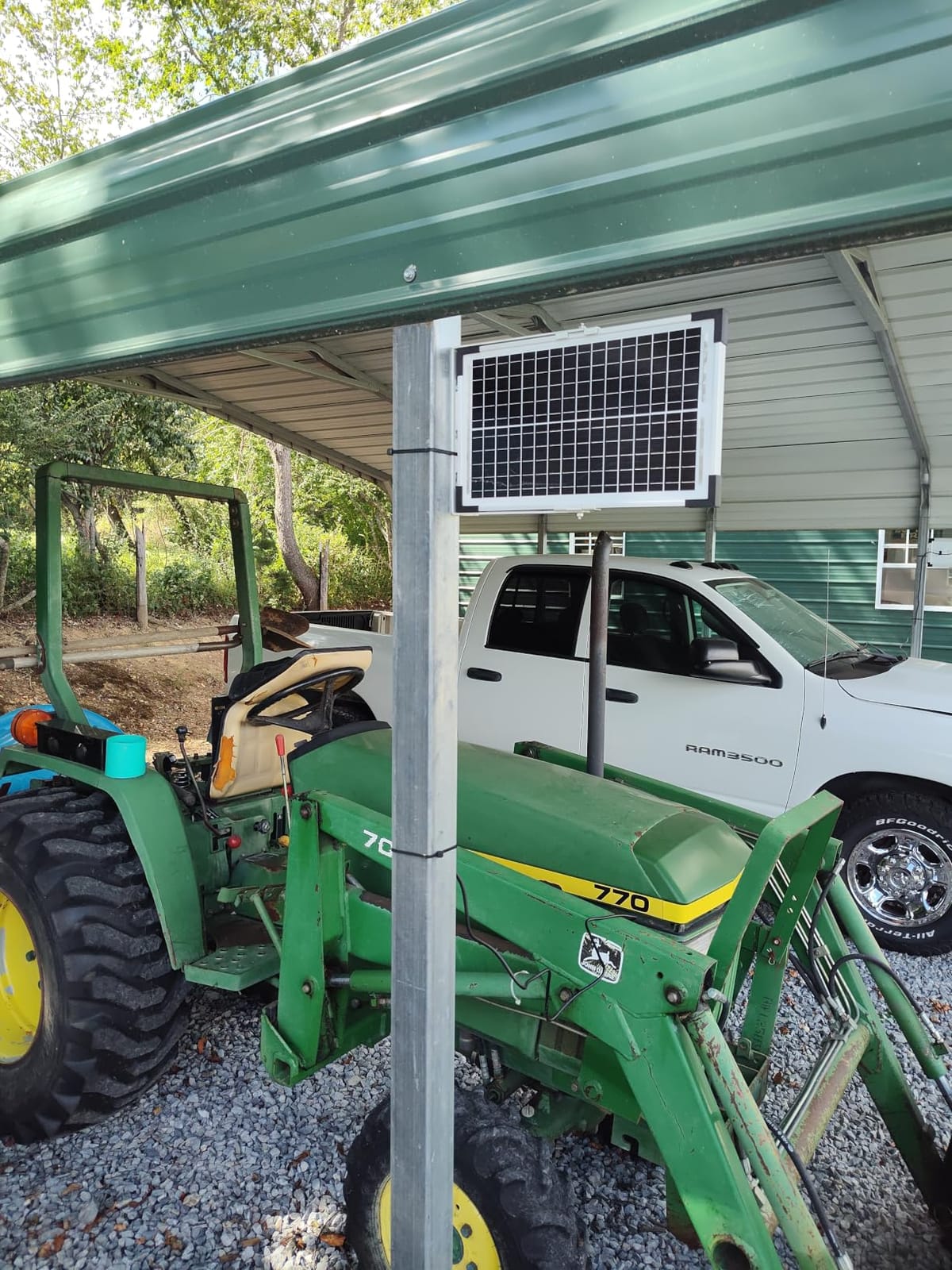 7.5W Solar Battery Maintainer & Trickle Charger, 12V Waterproof Solar Panel with IP68 Smart MPPT Controller, Overcharge & Reverse Protection for Car, Boat, RV, Motorcycle, Marine, Trailer customer photo 1