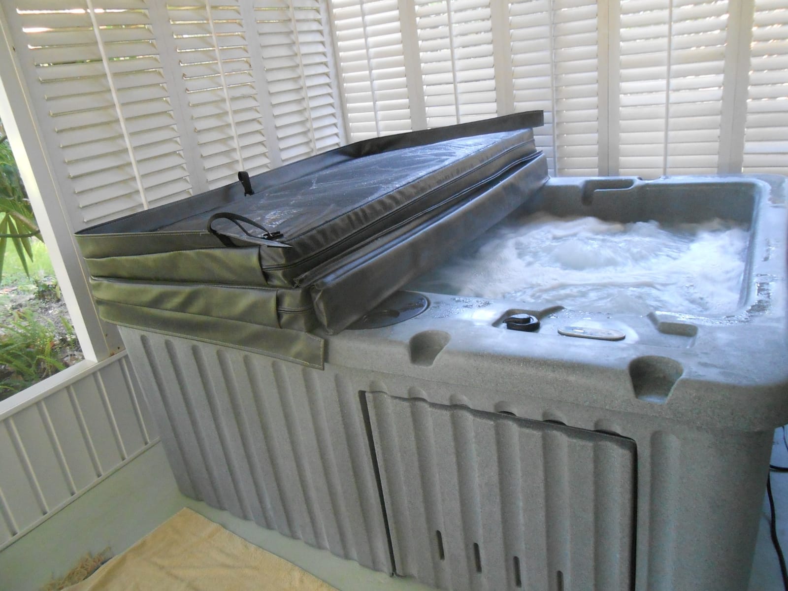Aqualife Current/Nautical 4-5 Adult Outdoor Hot Tub, Uses Standard Outlet, Hydrotherapy Jets, Underwater Led Lighting, Cover Included, Granite customer photo 2