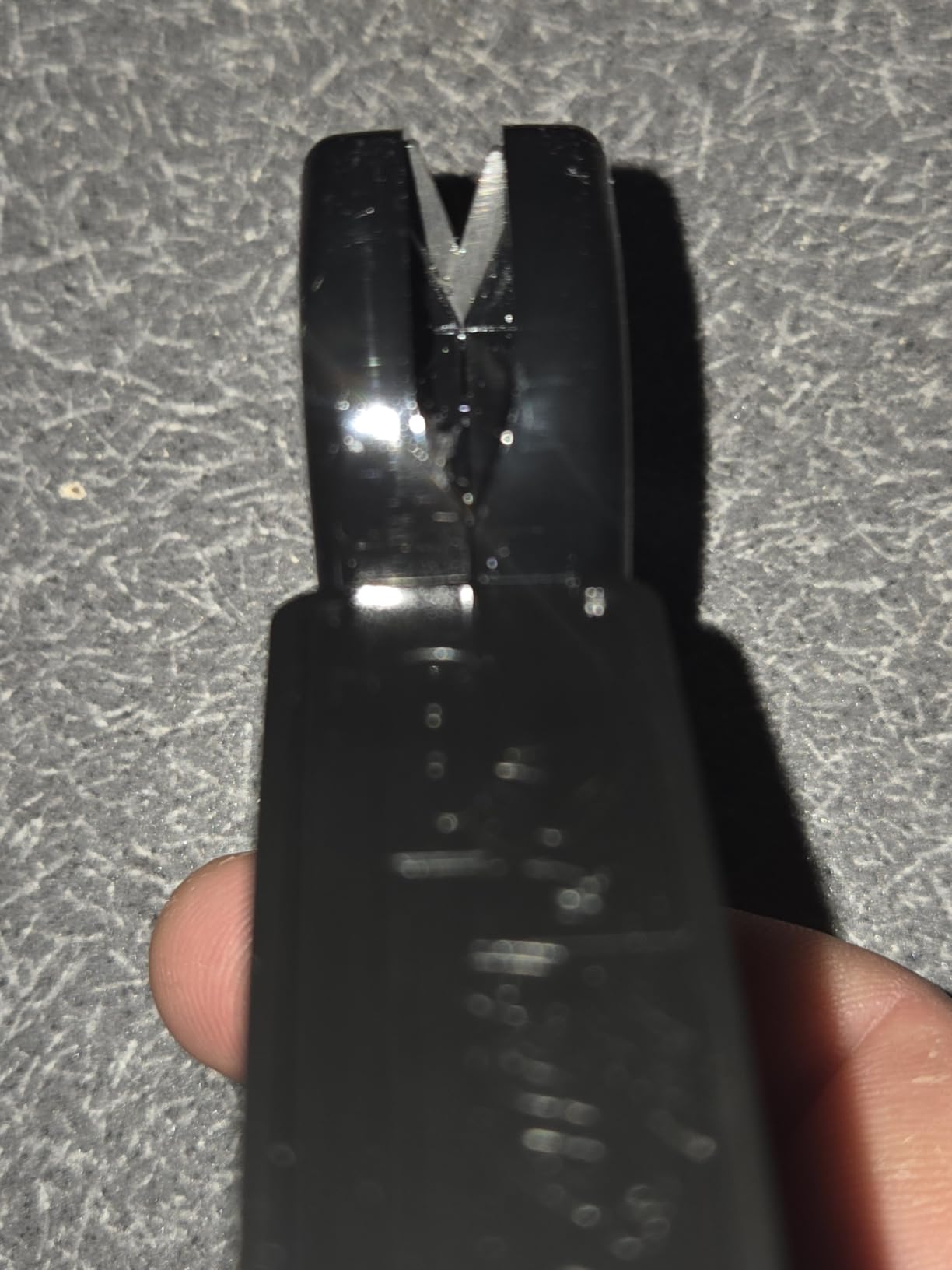 AccuSharp Knife Sharpener, Ergonomic Comfortable Handle, Compact & Easy to Use, Restore and Hone Straight & Serrated Knives, White customer photo 1