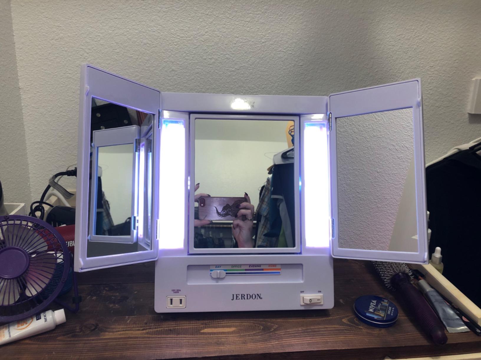 JERDON Lighted Makeup Mirror with 5X Magnification - White - JGL9W customer photo 1