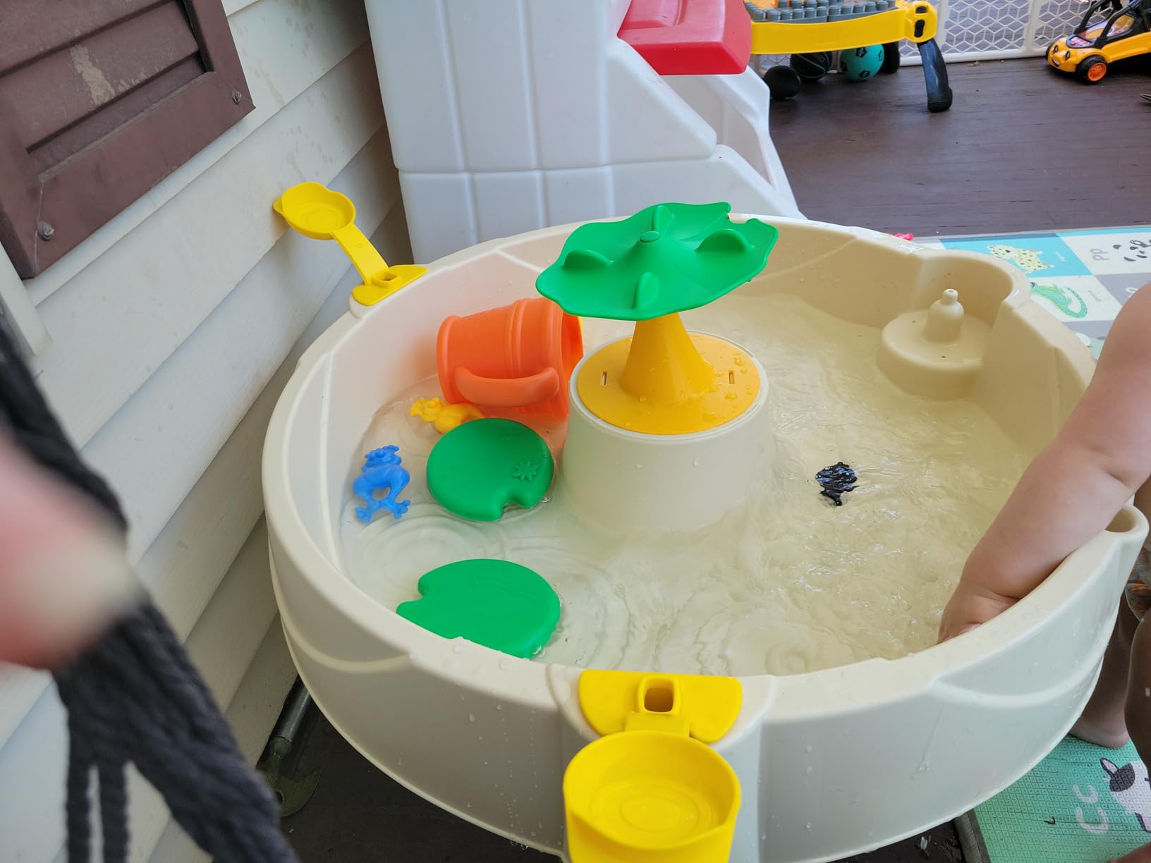 Little Tikes Frog Pond Water Table, 24 months to 36 months customer photo 1