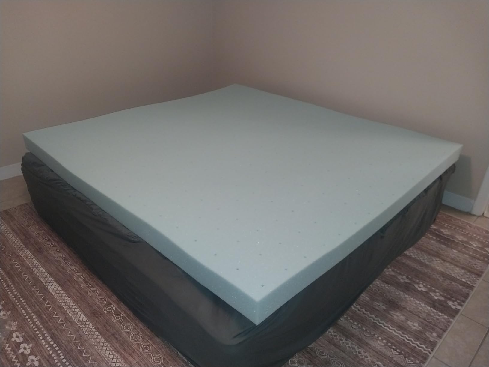 Lucid 4 Inch Memory Foam Mattress Topper, Queen Size – Cooling Gel Bed Topper – Preassure-Relieving Ultra Plush Feel – Ventilated Breathable Design – CertiPur Certified - Dorm Room Essentials customer photo 1
