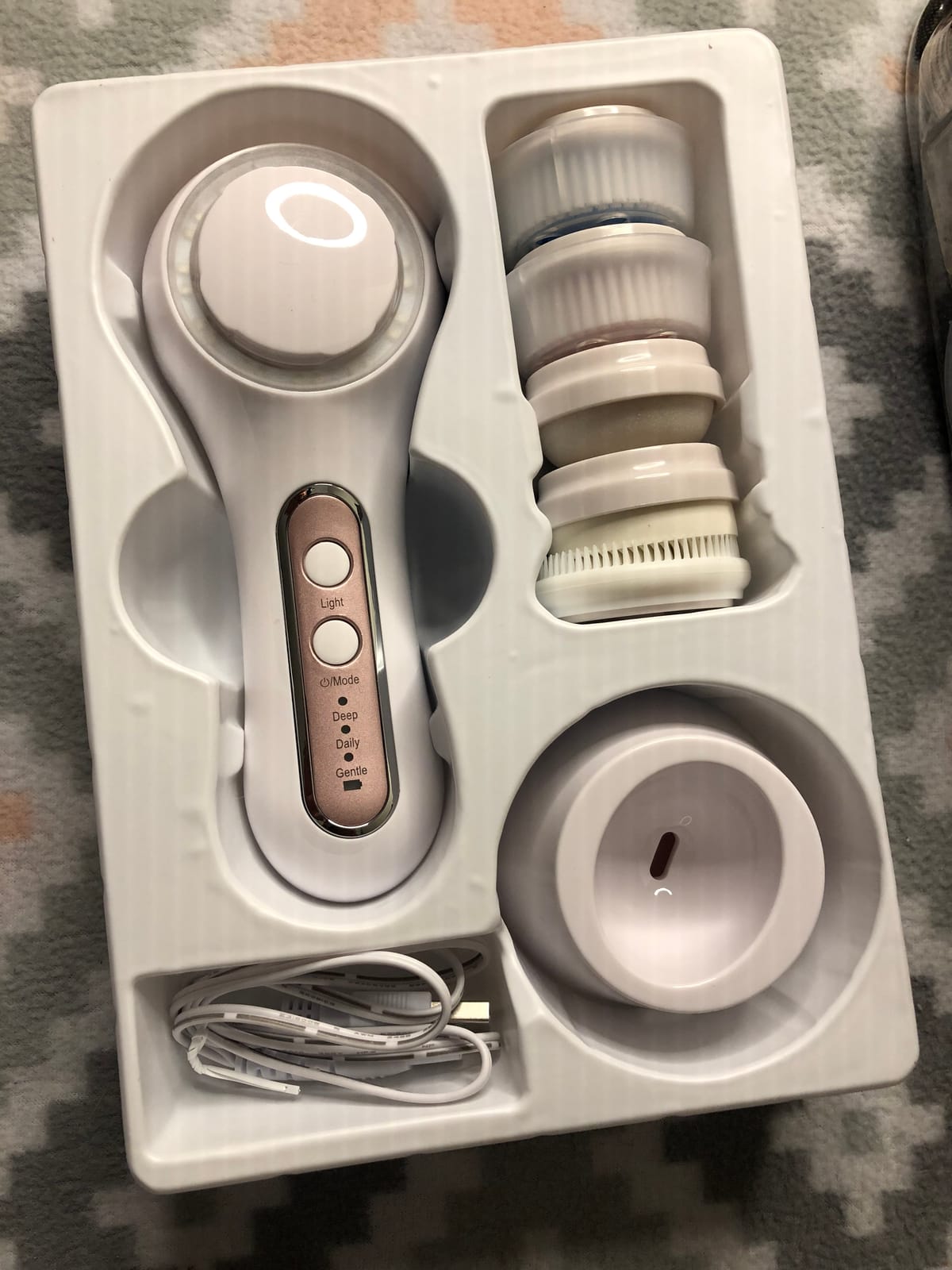 UMICKOO Electric Facial Cleansing Brush, 2-Way Rotating Face Scrubber for Daily & Deep Cleaning, 3 Modes, 5 Brush Heads, Rechargeable, IPX7 Waterproof for All Skin Types customer photo 2