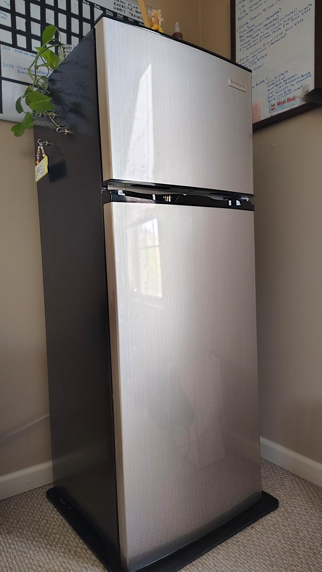 ARCTIC CHEF ACFR741BLACKAMZ6COM Apartment Size-Top Freezer-2 Door Fridge-Adjustable Thermostat Control-Black-7.5 Cubic Feet customer photo 1