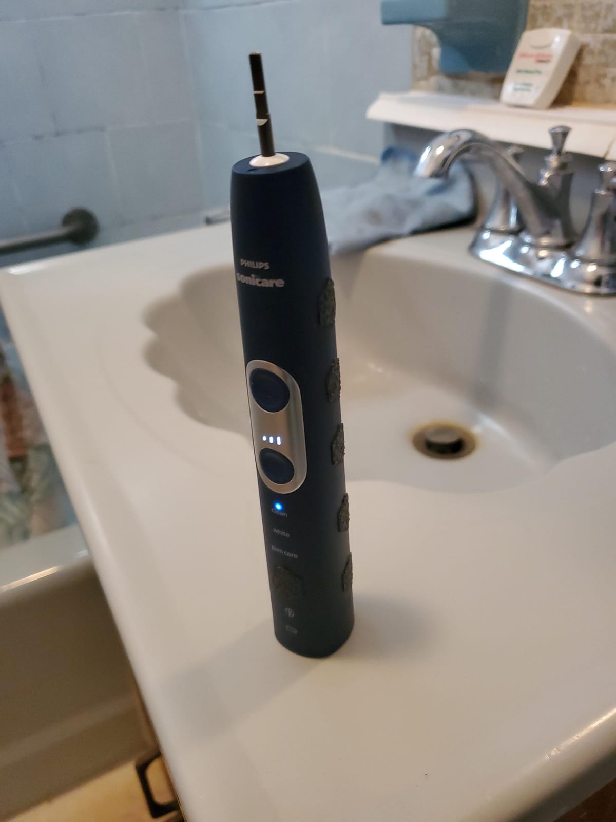 Philips Sonicare ProtectiveClean 6500 Rechargeable Electric Toothbrush customer photo 1