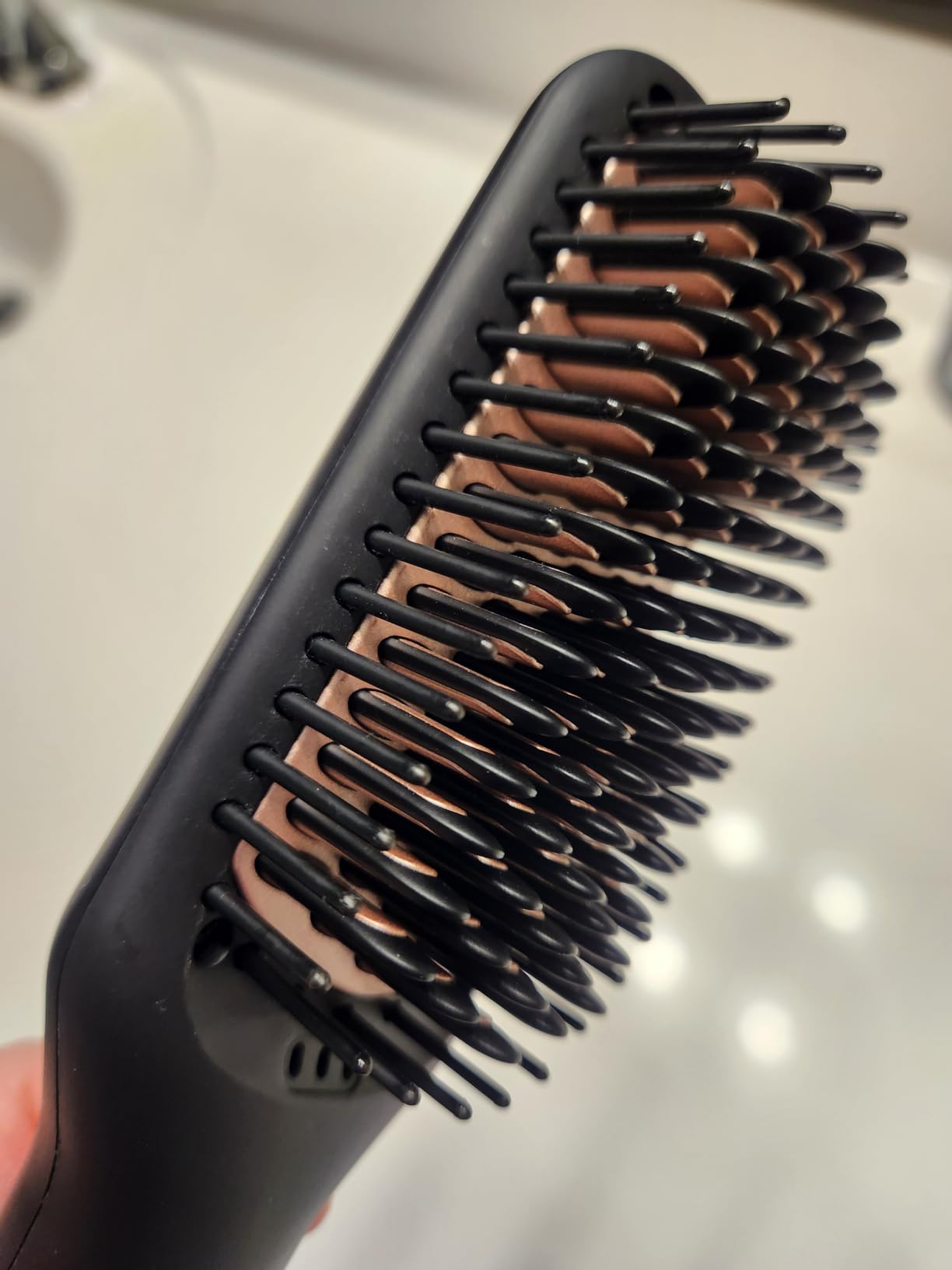 MEGAWISE Black Ceramic Ionic Straightener Brush, 20s Fast Heat, Dual Volt customer photo 1
