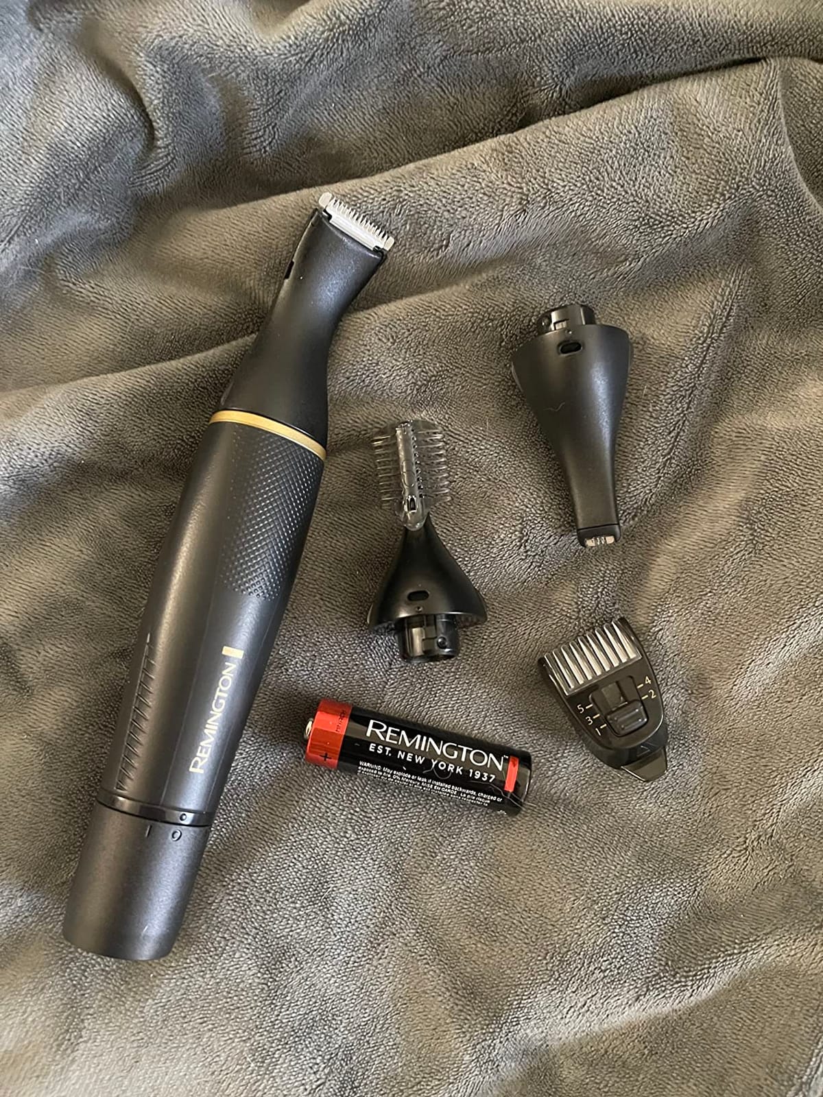 Remington Ultimate Precision Detail Trimmer, Nose, Ear & Eyebrow Trimmer customer photo 2